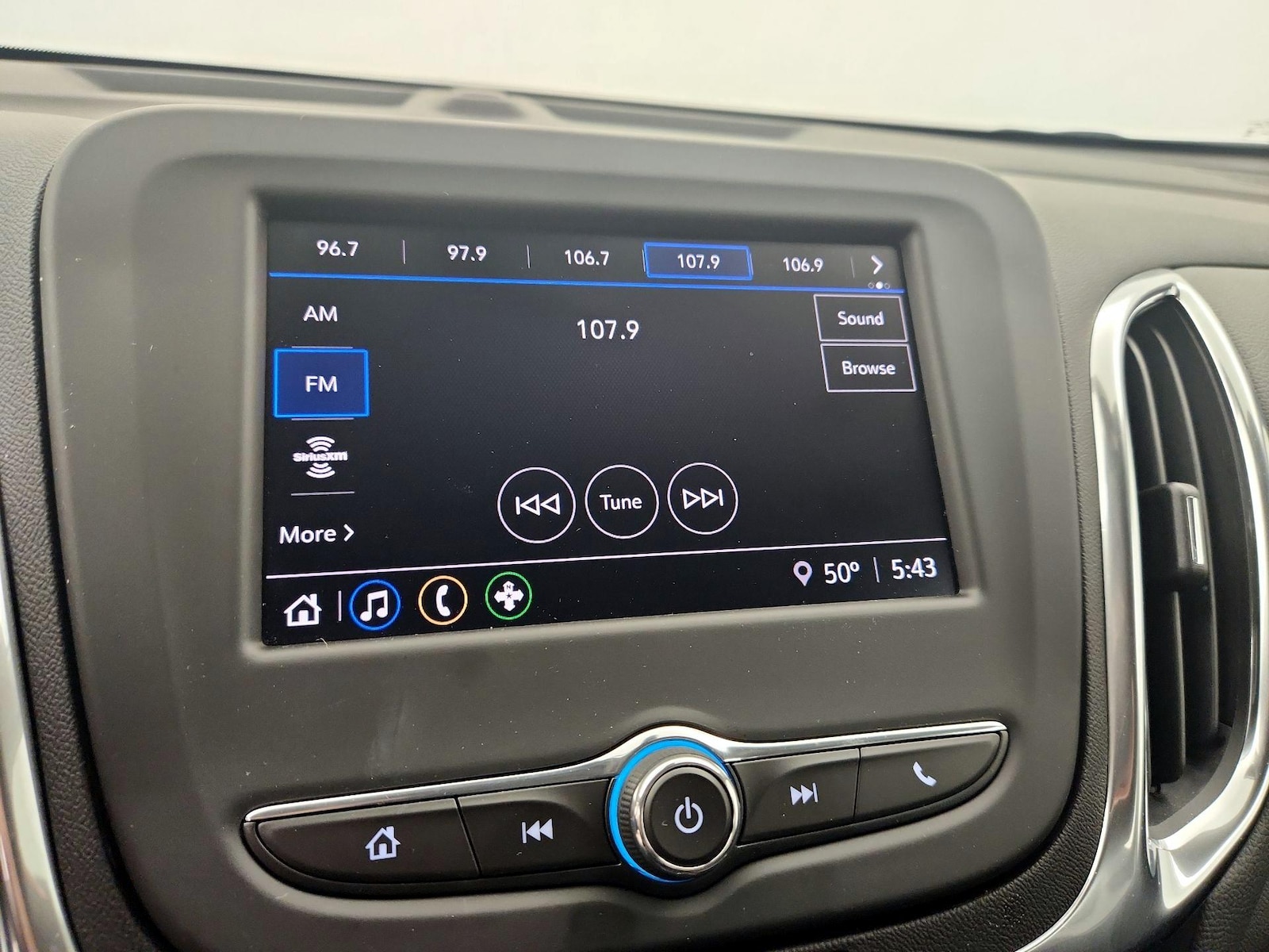 2024 Chevrolet Equinox LT - Photo 16