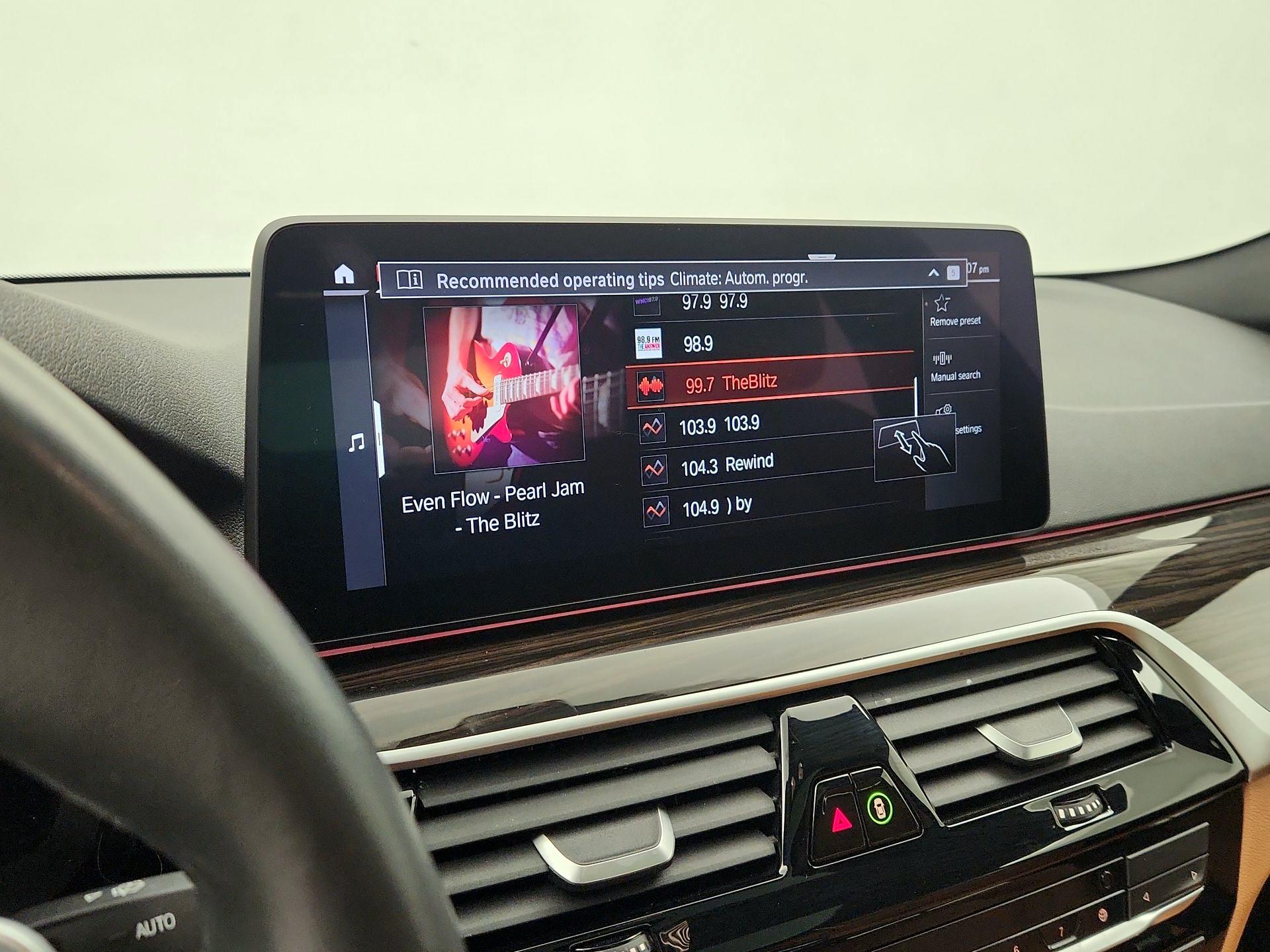 Thumbnail: 2021 BMW 5 Series - 16