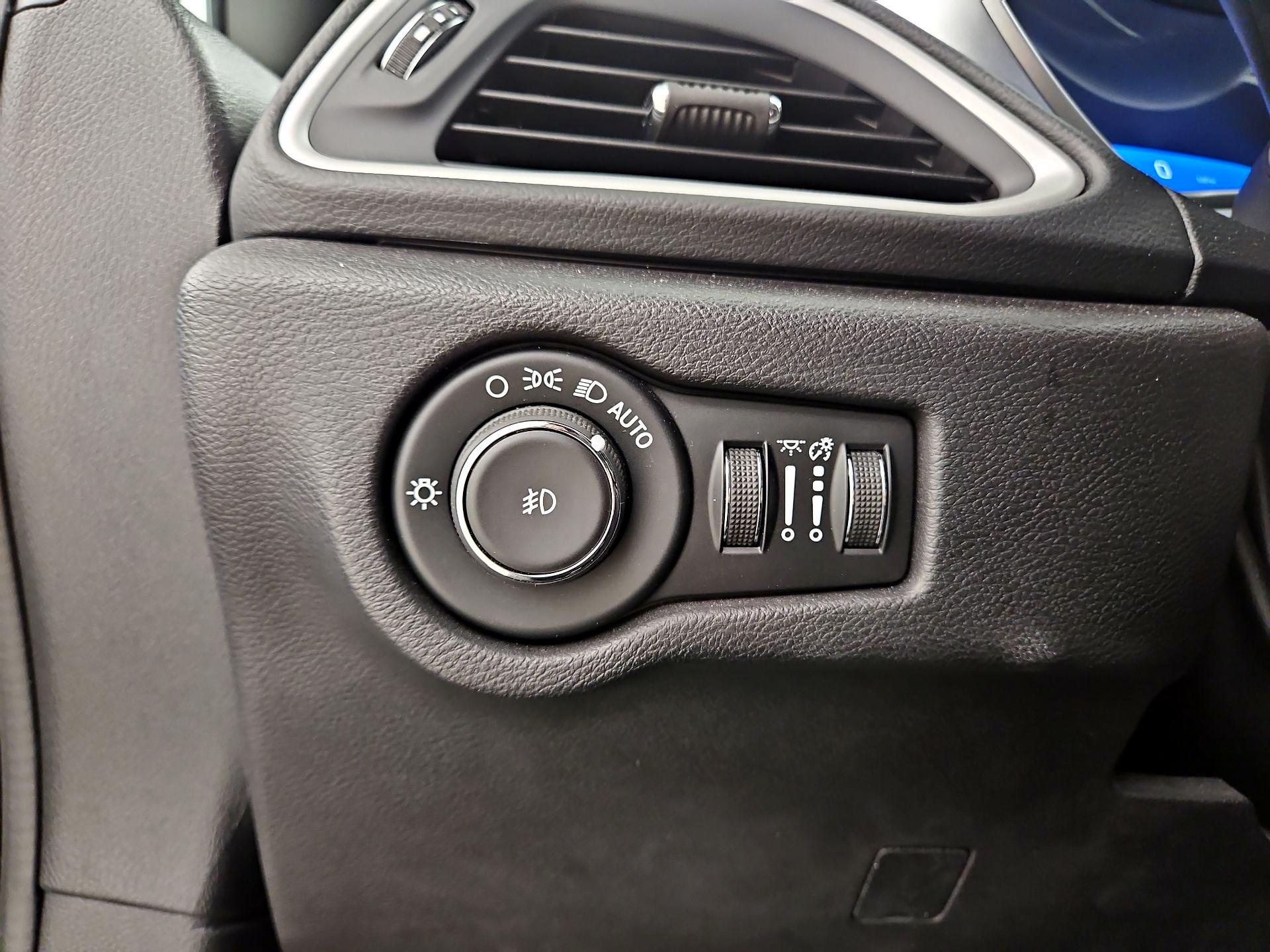 Thumbnail: 2020 Chrysler Pacifica - 13