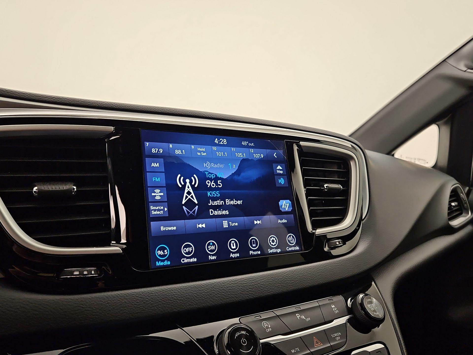 Thumbnail: 2020 Chrysler Pacifica - 16