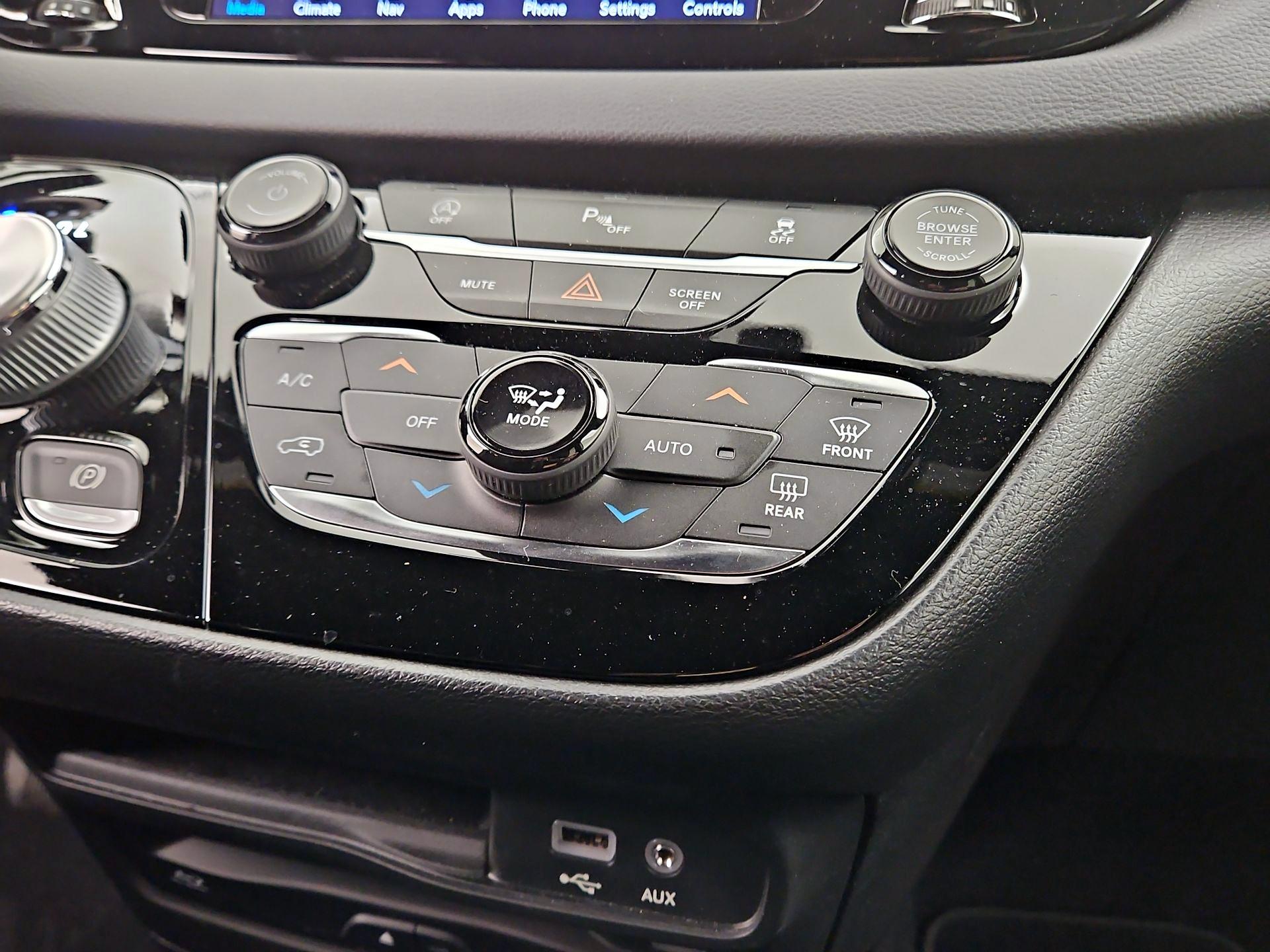 Thumbnail: 2020 Chrysler Pacifica - 17