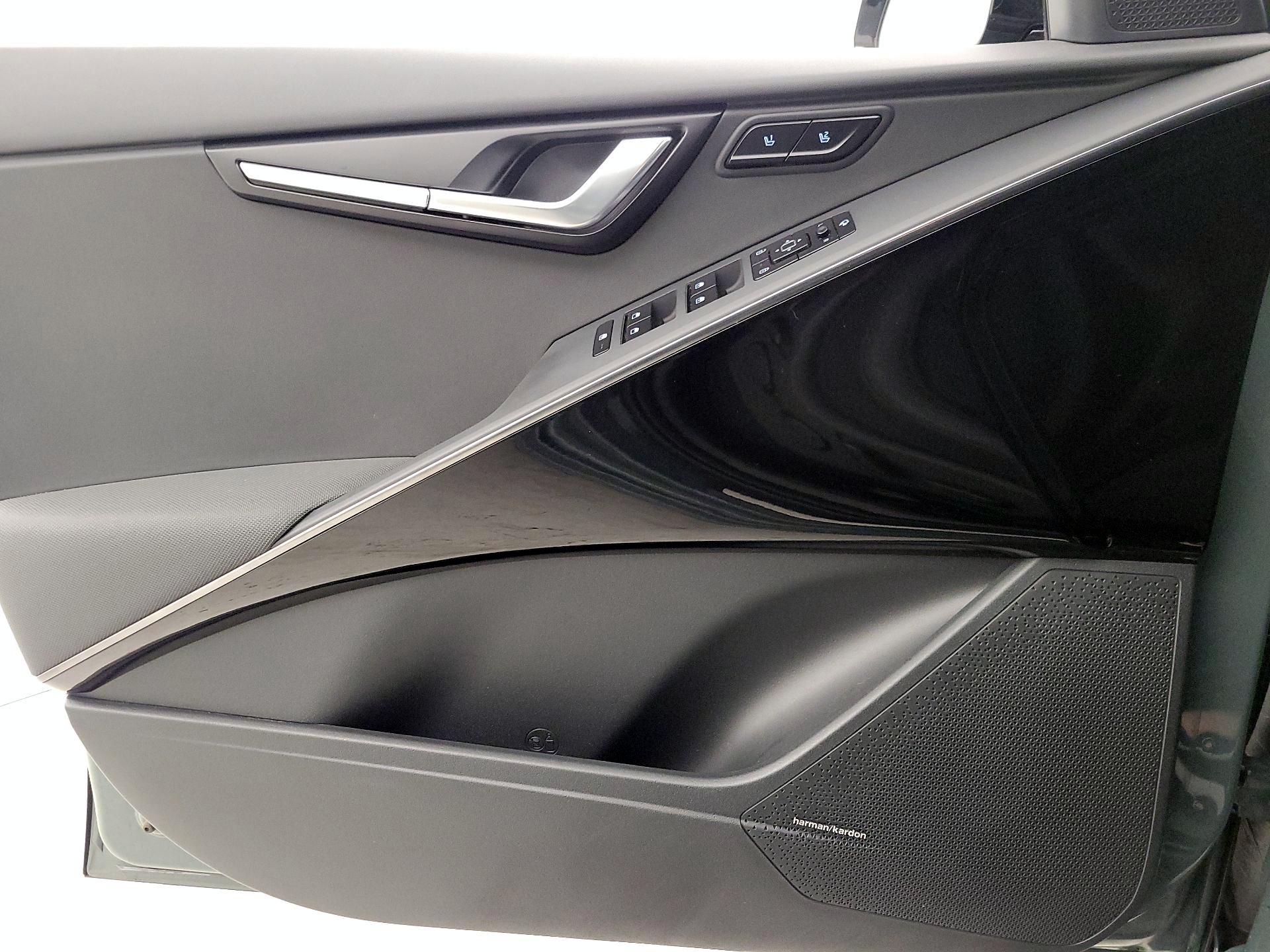 Thumbnail: 2024 Kia Niro - 12