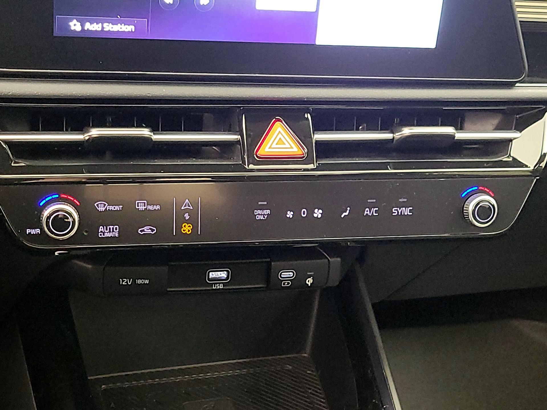 Thumbnail: 2024 Kia Niro - 17