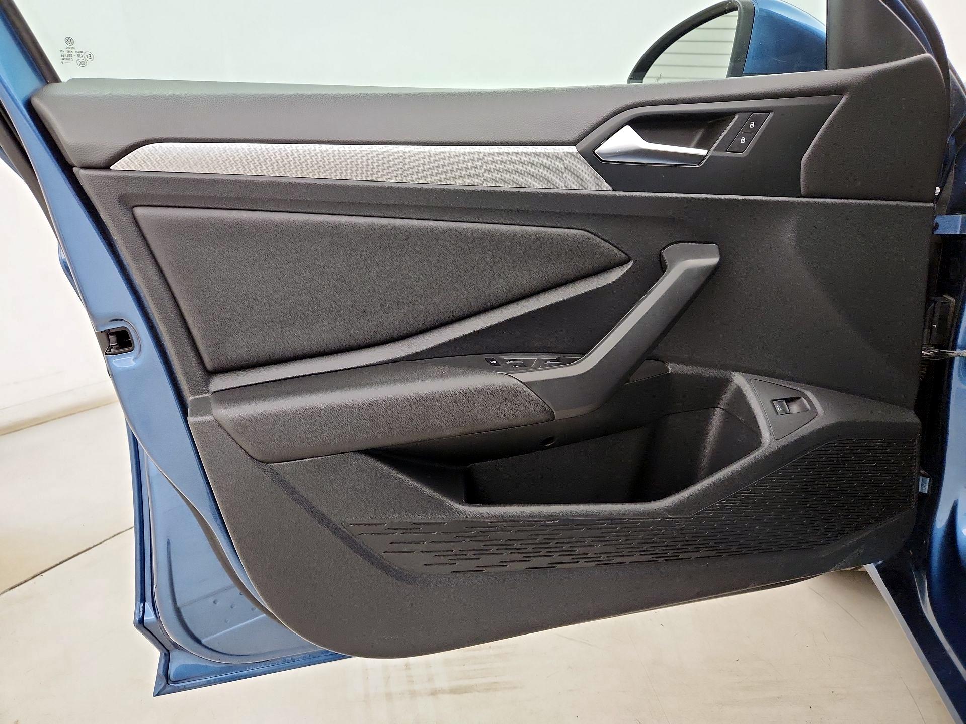Thumbnail: 2019 Volkswagen Jetta - 12