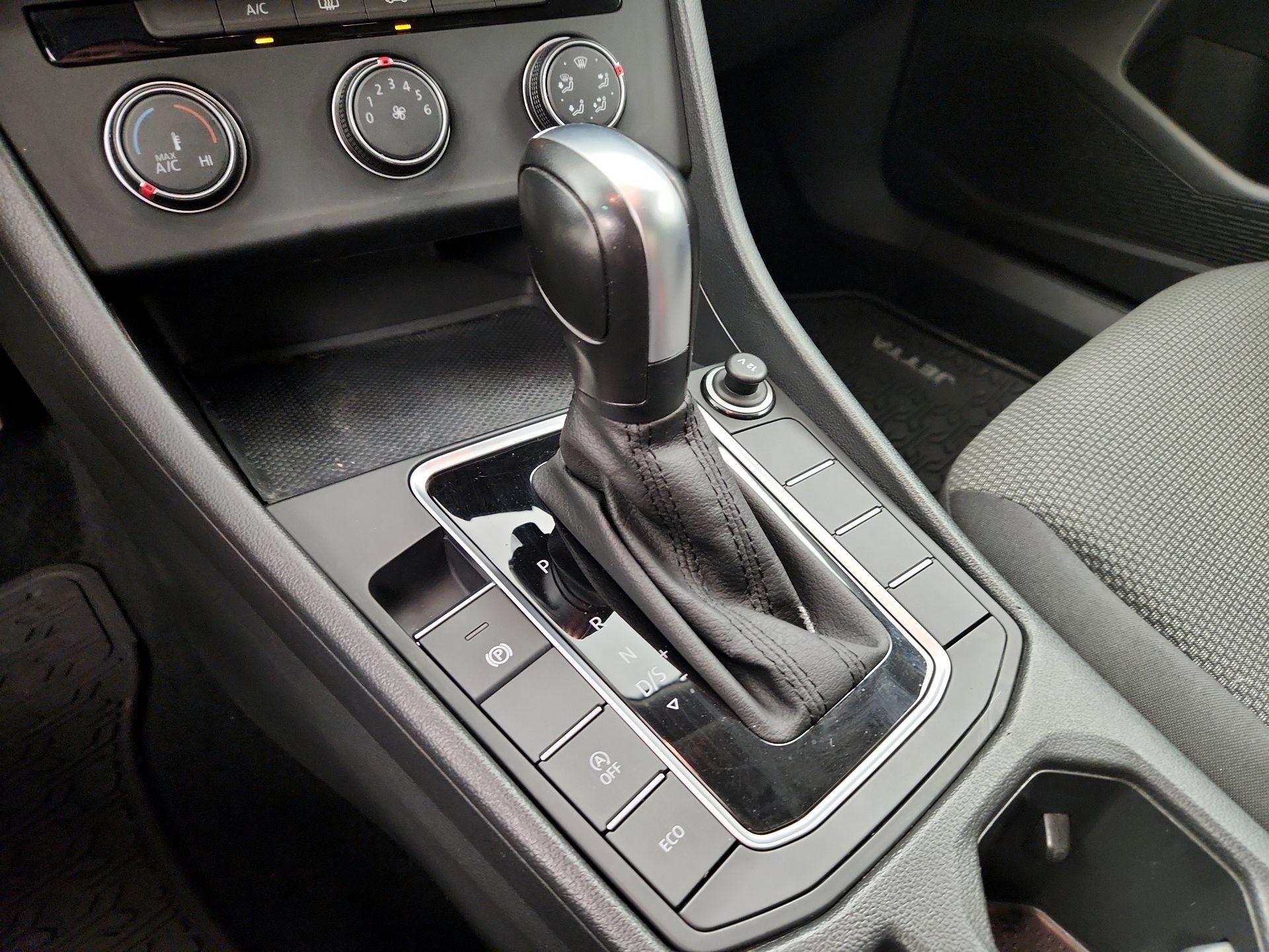 Thumbnail: 2019 Volkswagen Jetta - 17