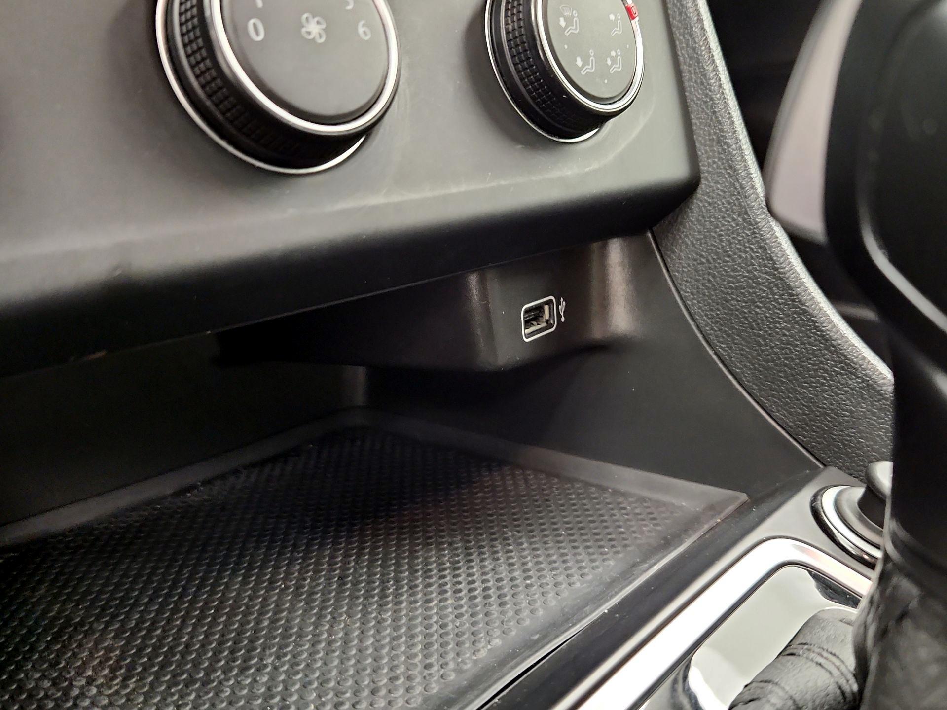 Thumbnail: 2019 Volkswagen Jetta - 18