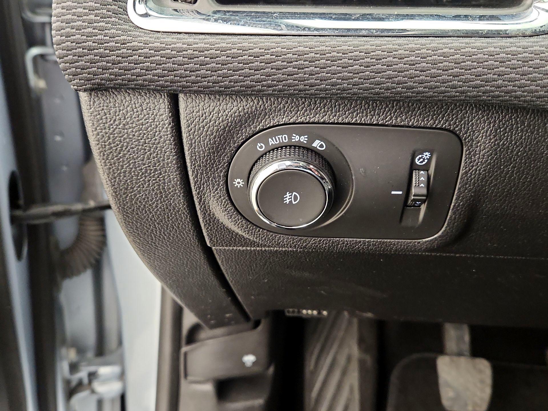 Thumbnail: 2017 Chevrolet Cruze - 13