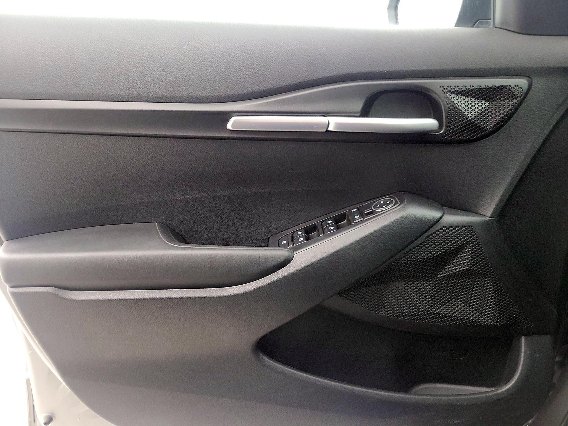 Thumbnail: 2023 Kia Seltos - 12