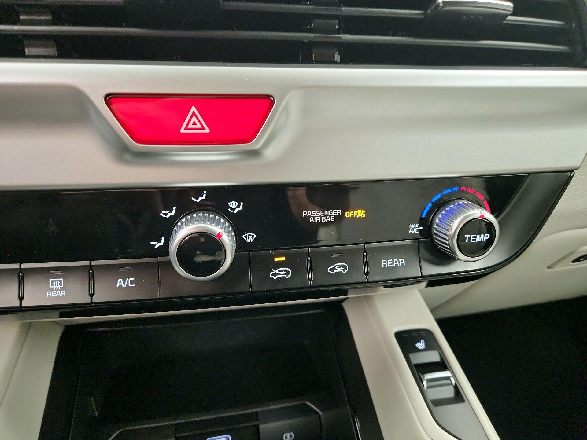 Thumbnail: 2021 Kia Telluride - 16