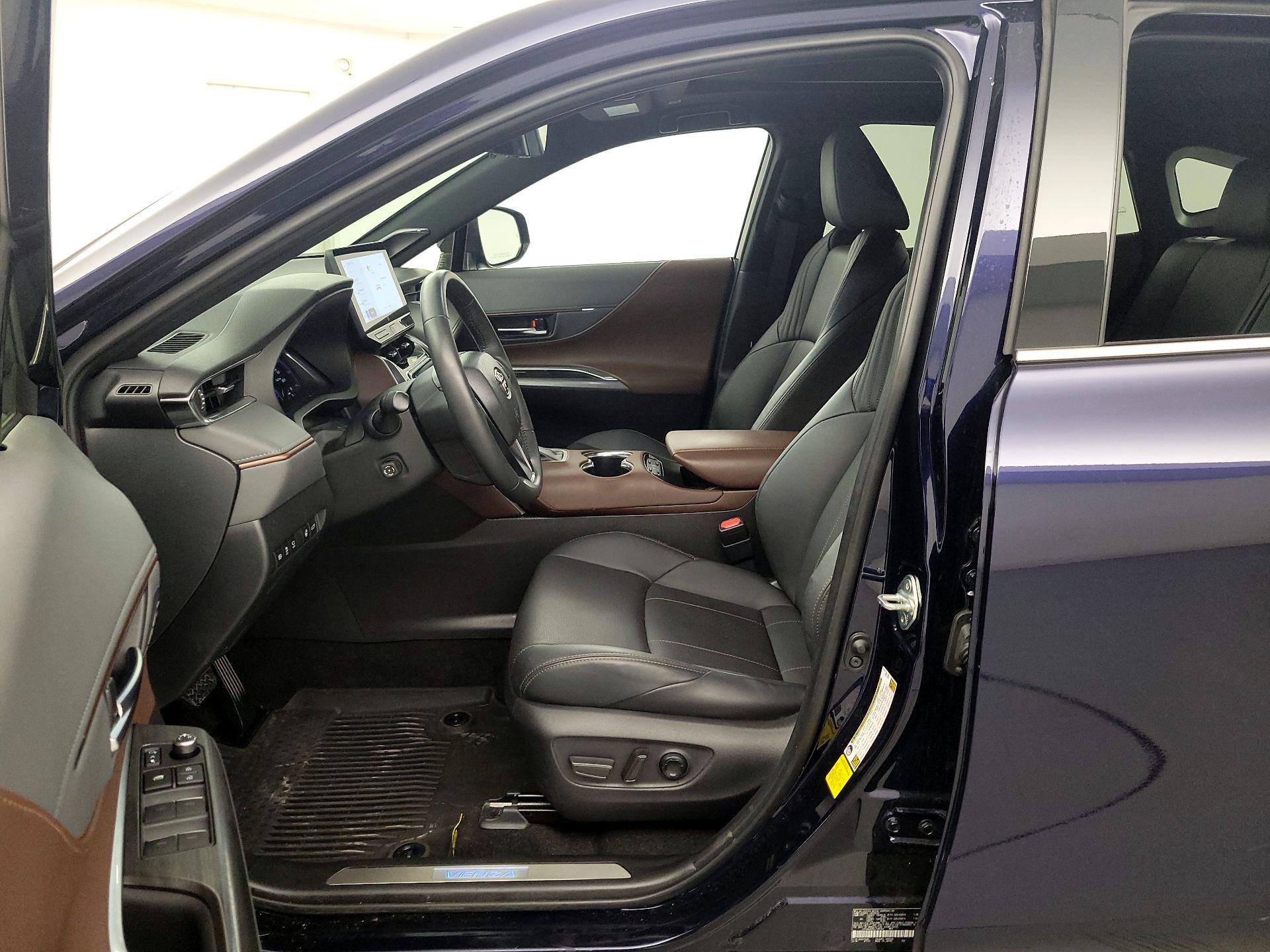 Thumbnail: 2024 Toyota Venza - 11