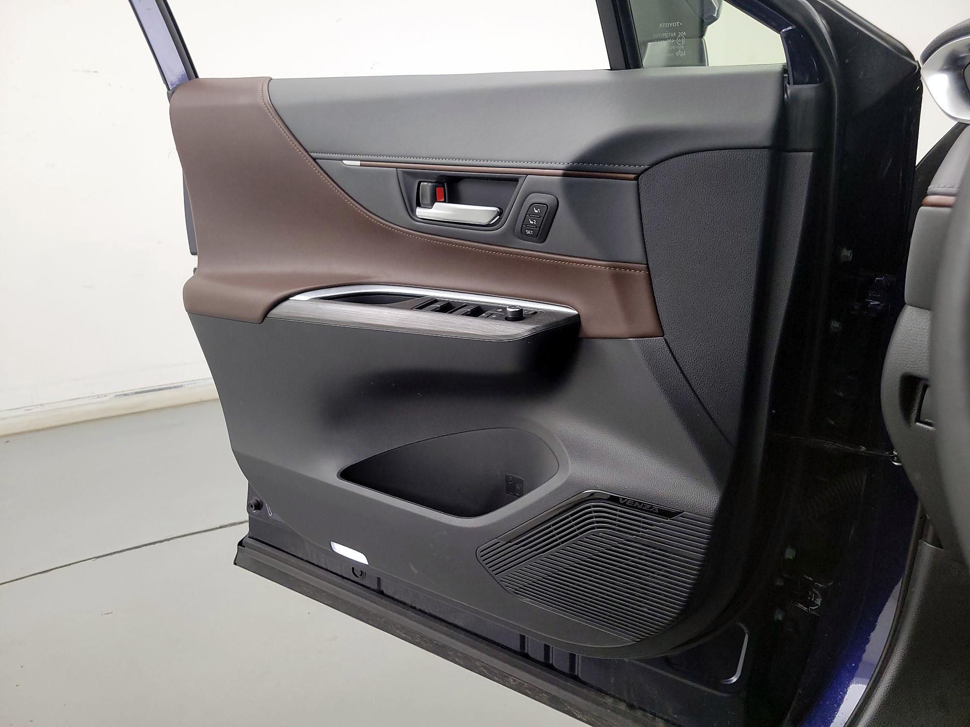 Thumbnail: 2024 Toyota Venza - 12