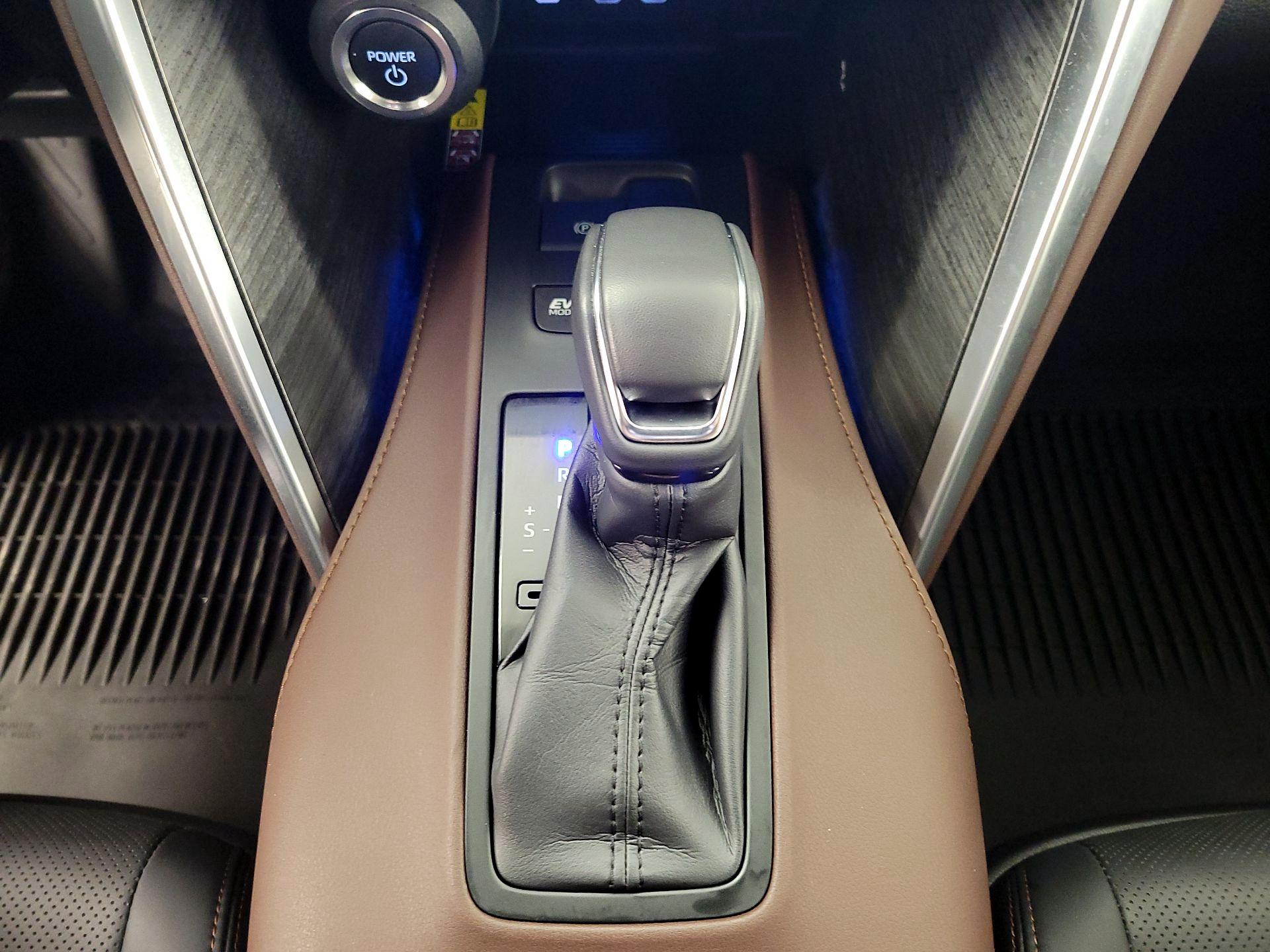 Thumbnail: 2024 Toyota Venza - 17