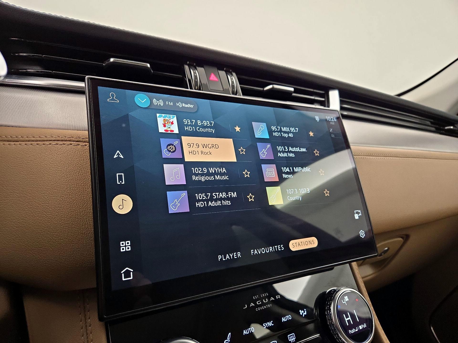 Thumbnail: 2022 Jaguar F-Pace - 16