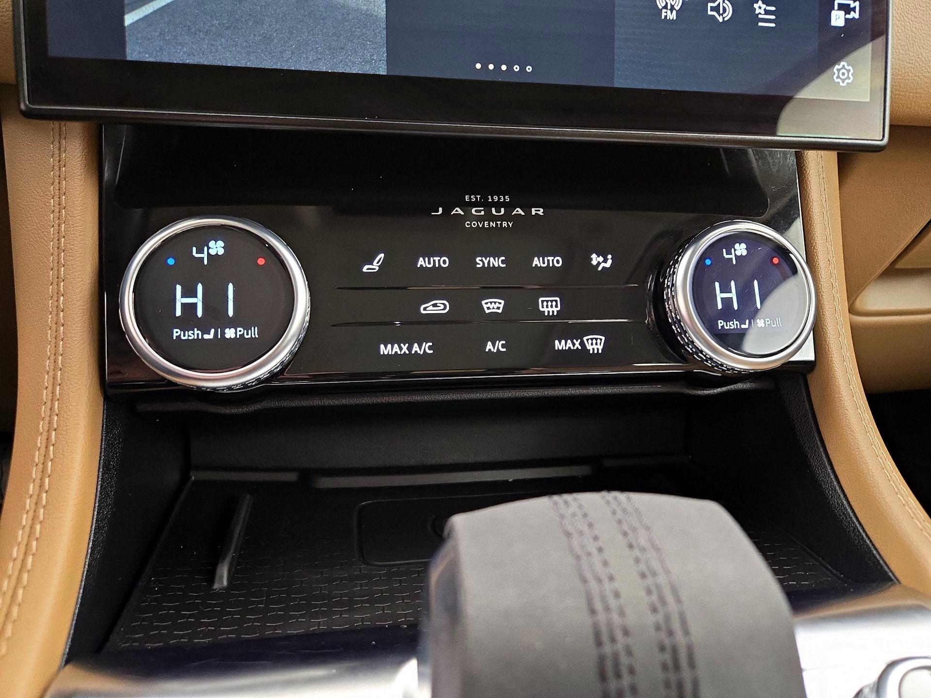 Thumbnail: 2022 Jaguar F-Pace - 17