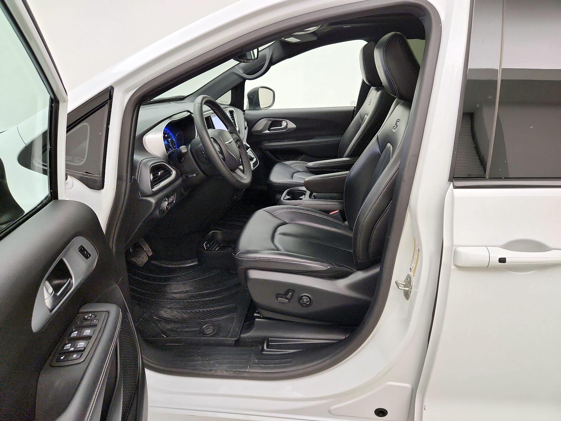 Thumbnail: 2023 Chrysler Pacifica - 11