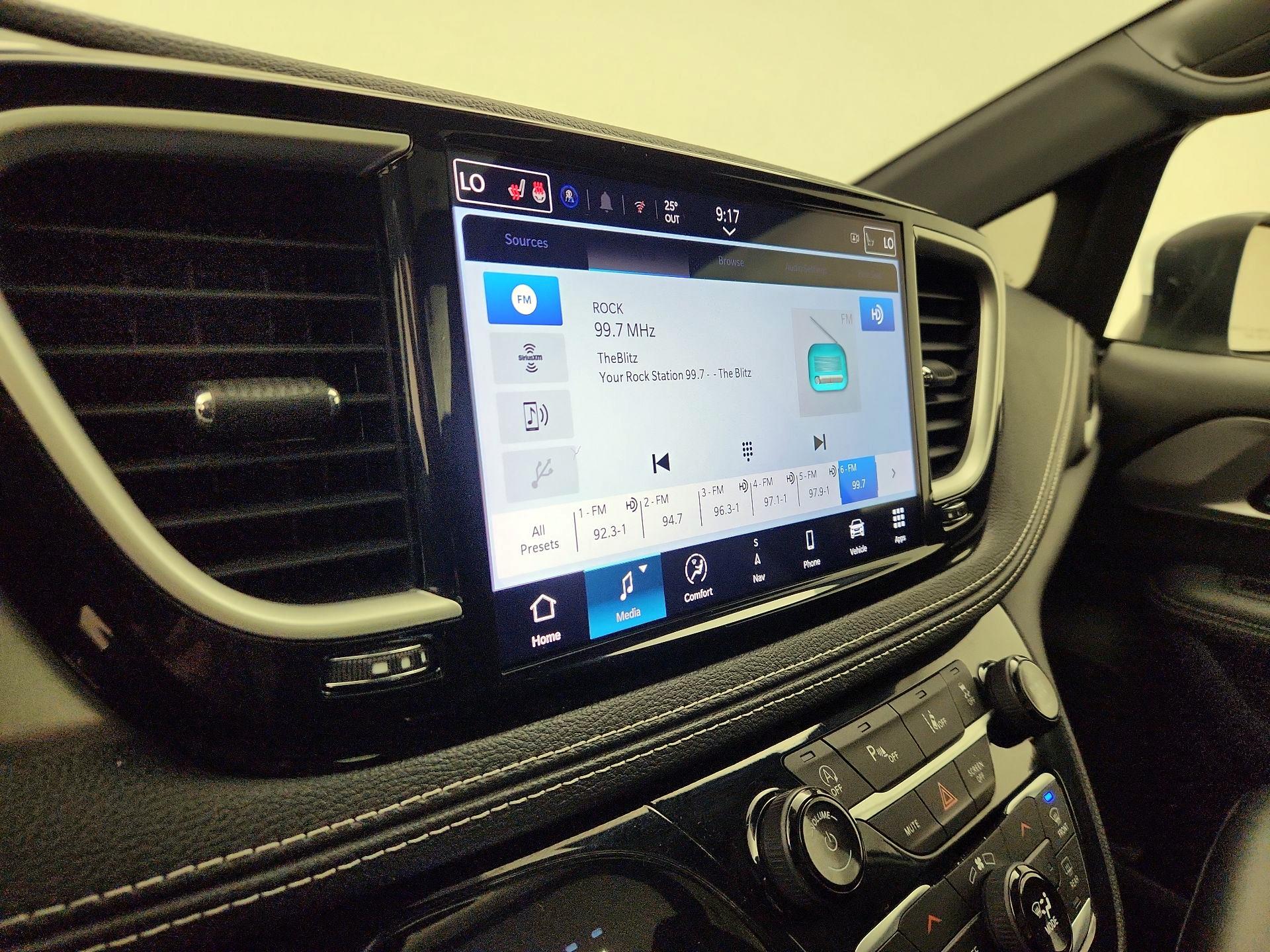 Thumbnail: 2023 Chrysler Pacifica - 16