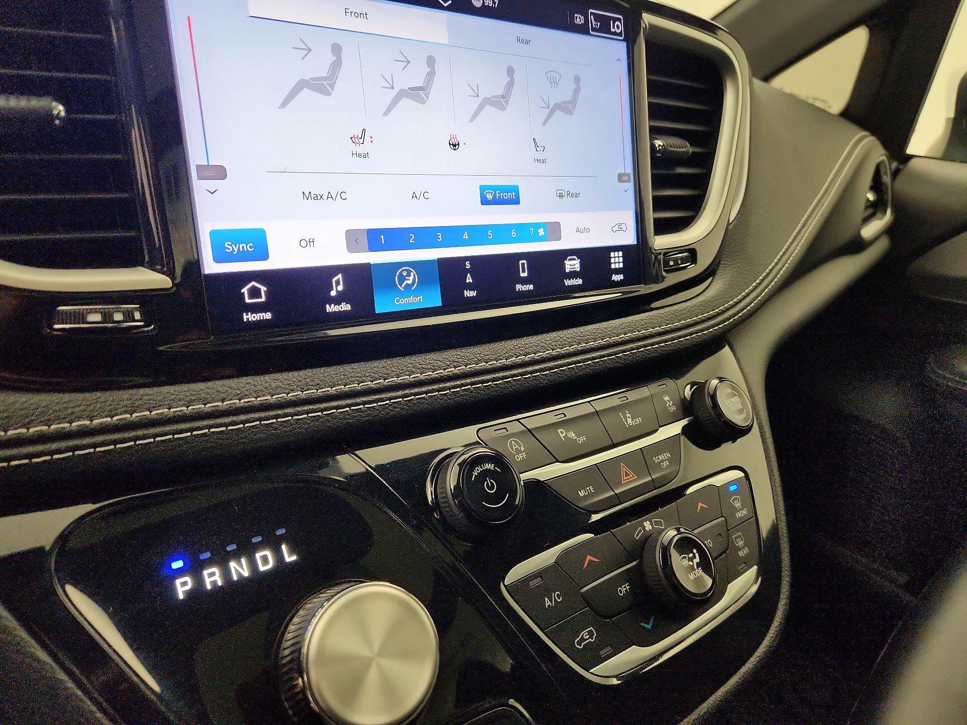 Thumbnail: 2023 Chrysler Pacifica - 17