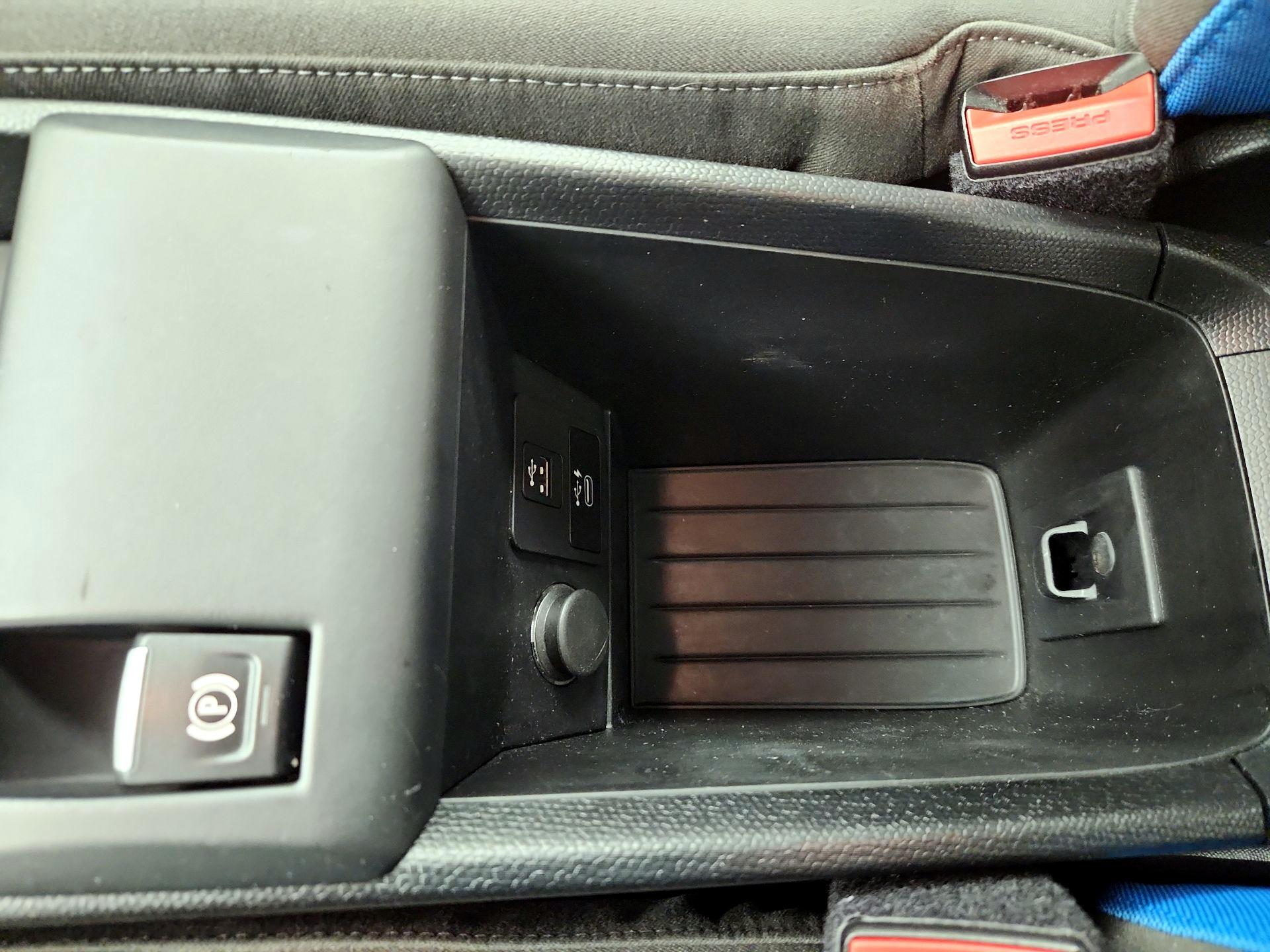 Thumbnail: 2019 BMW i3 - 19