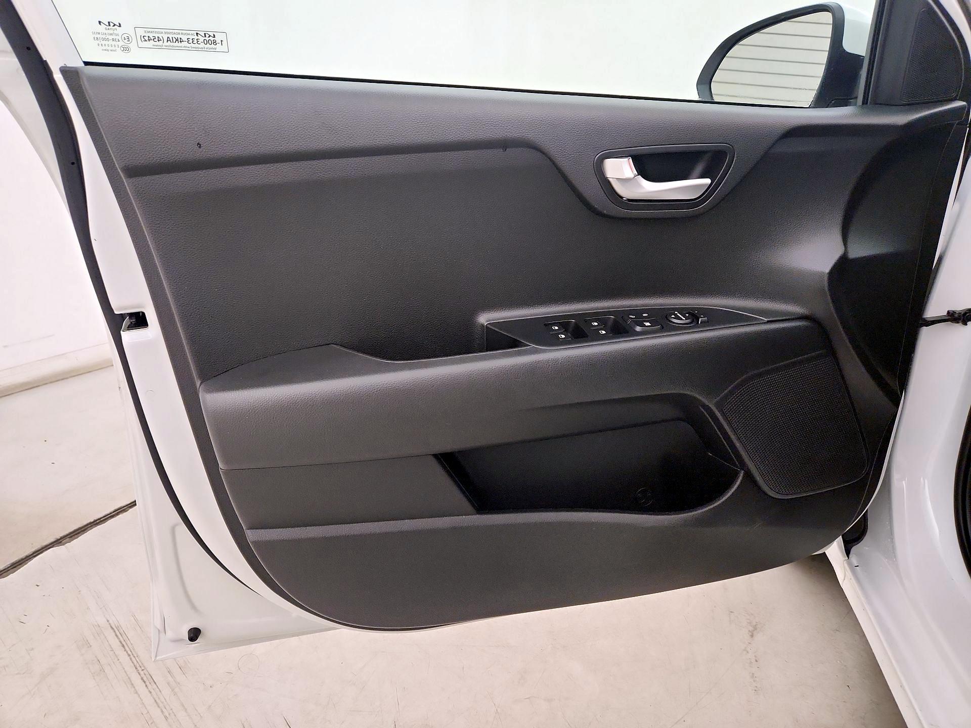 Thumbnail: 2023 Kia Rio - 12