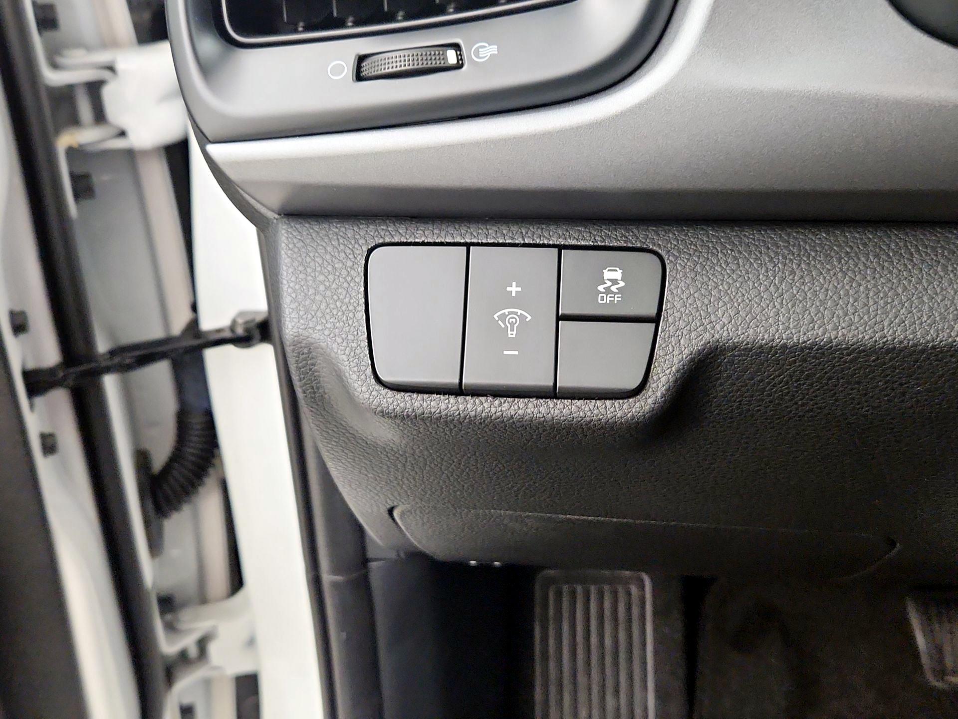 Thumbnail: 2023 Kia Rio - 13