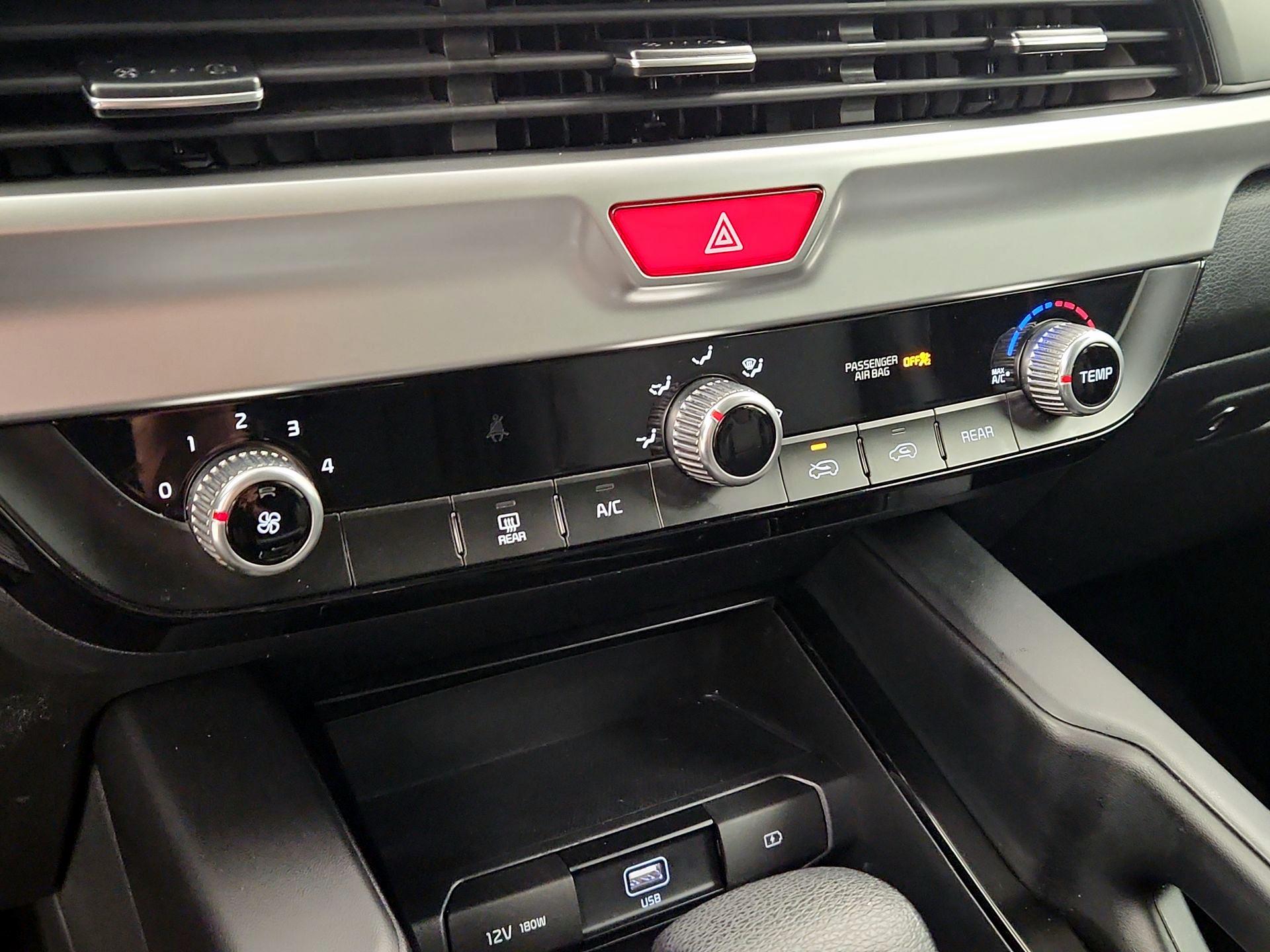 Thumbnail: 2021 Kia Telluride - 16