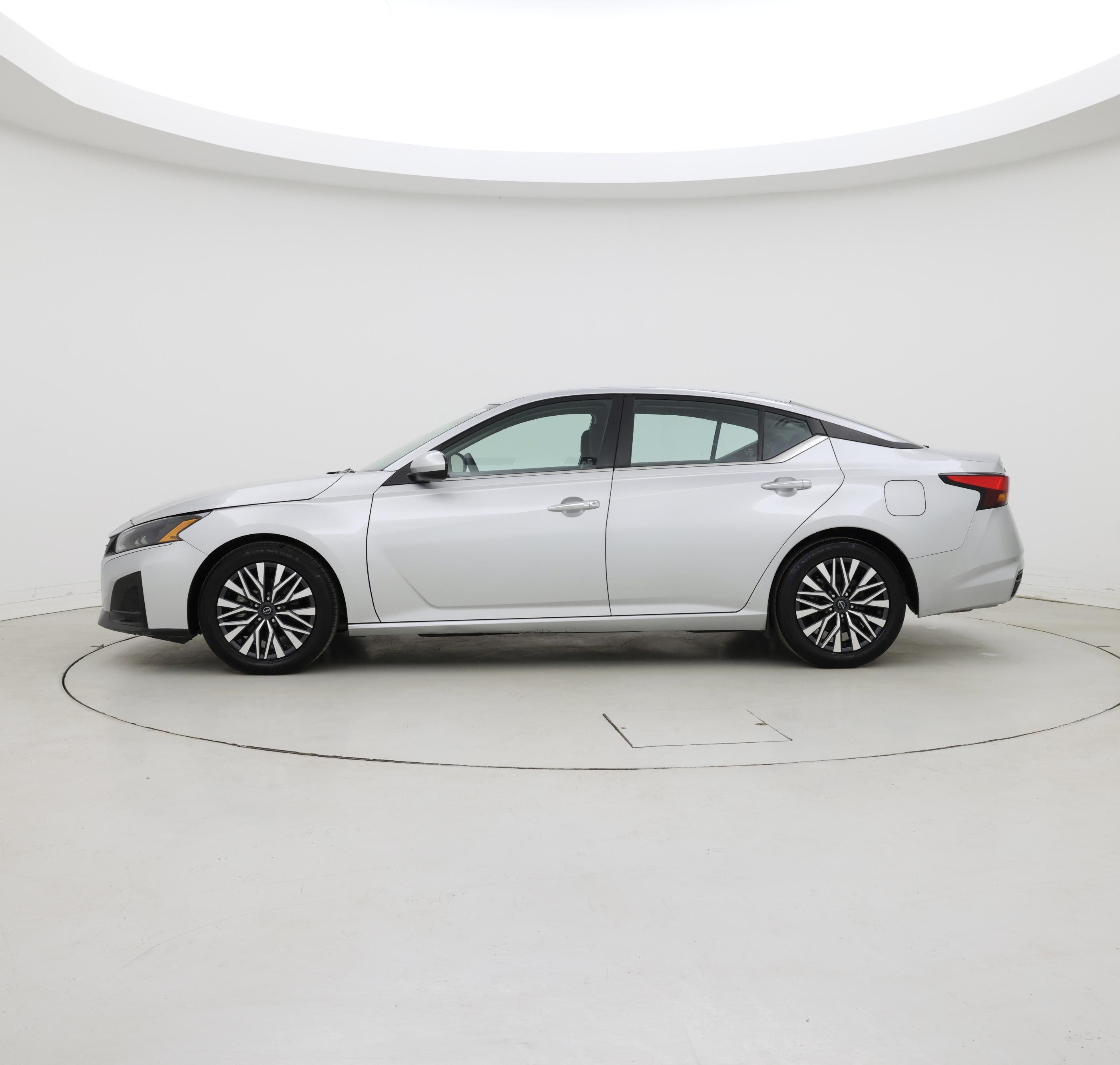 Thumbnail: 2023 Nissan Altima - 3