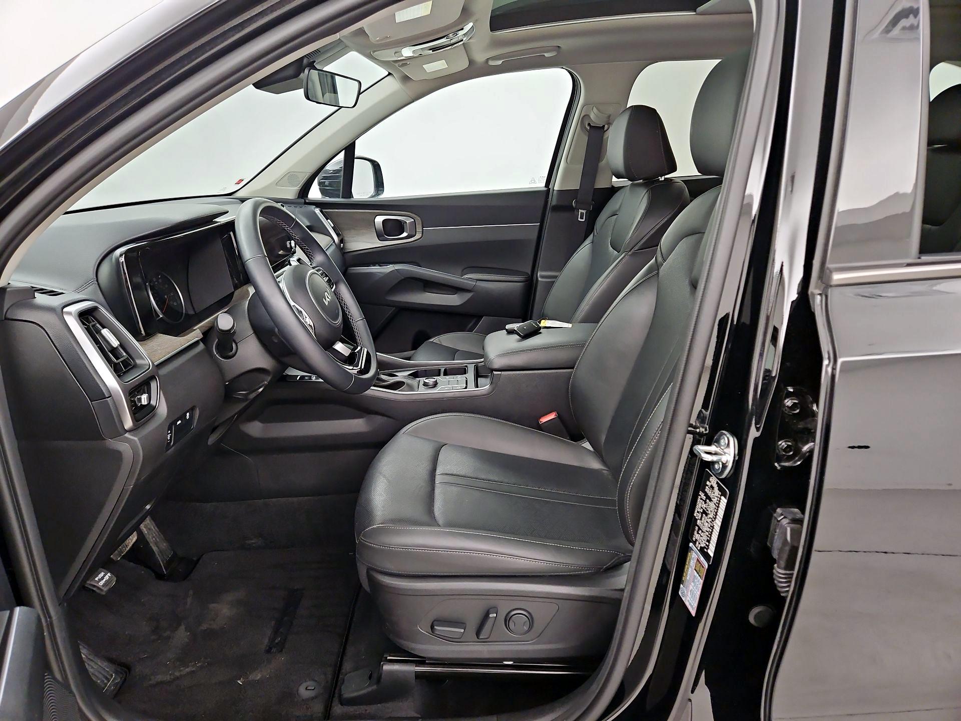 Thumbnail: 2023 Kia Sorento - 11