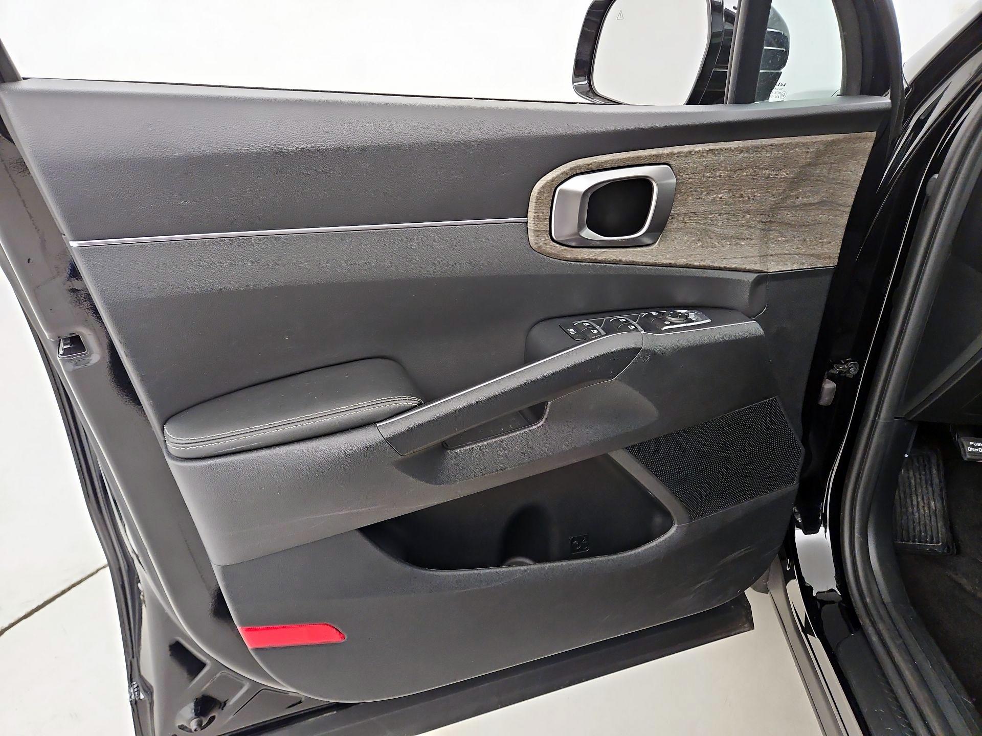 Thumbnail: 2023 Kia Sorento - 12