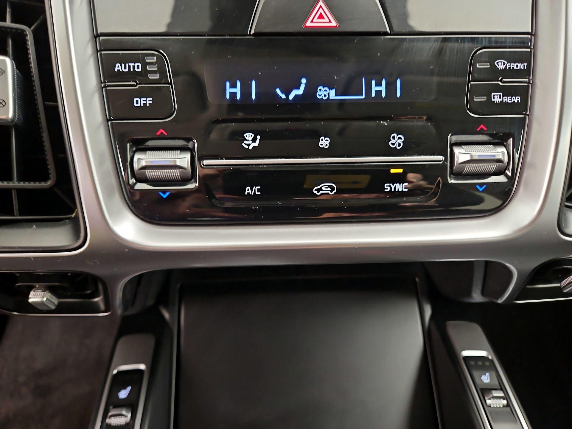 Thumbnail: 2023 Kia Sorento - 17