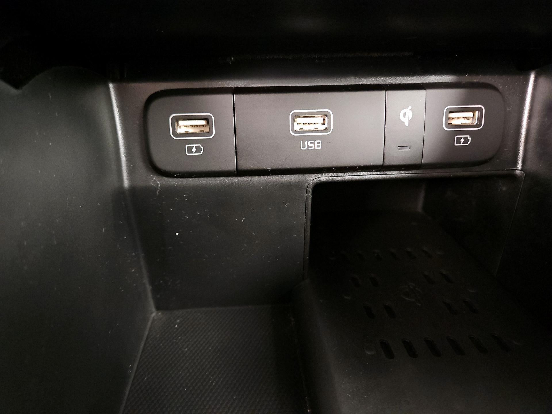 Thumbnail: 2023 Kia Sorento - 19