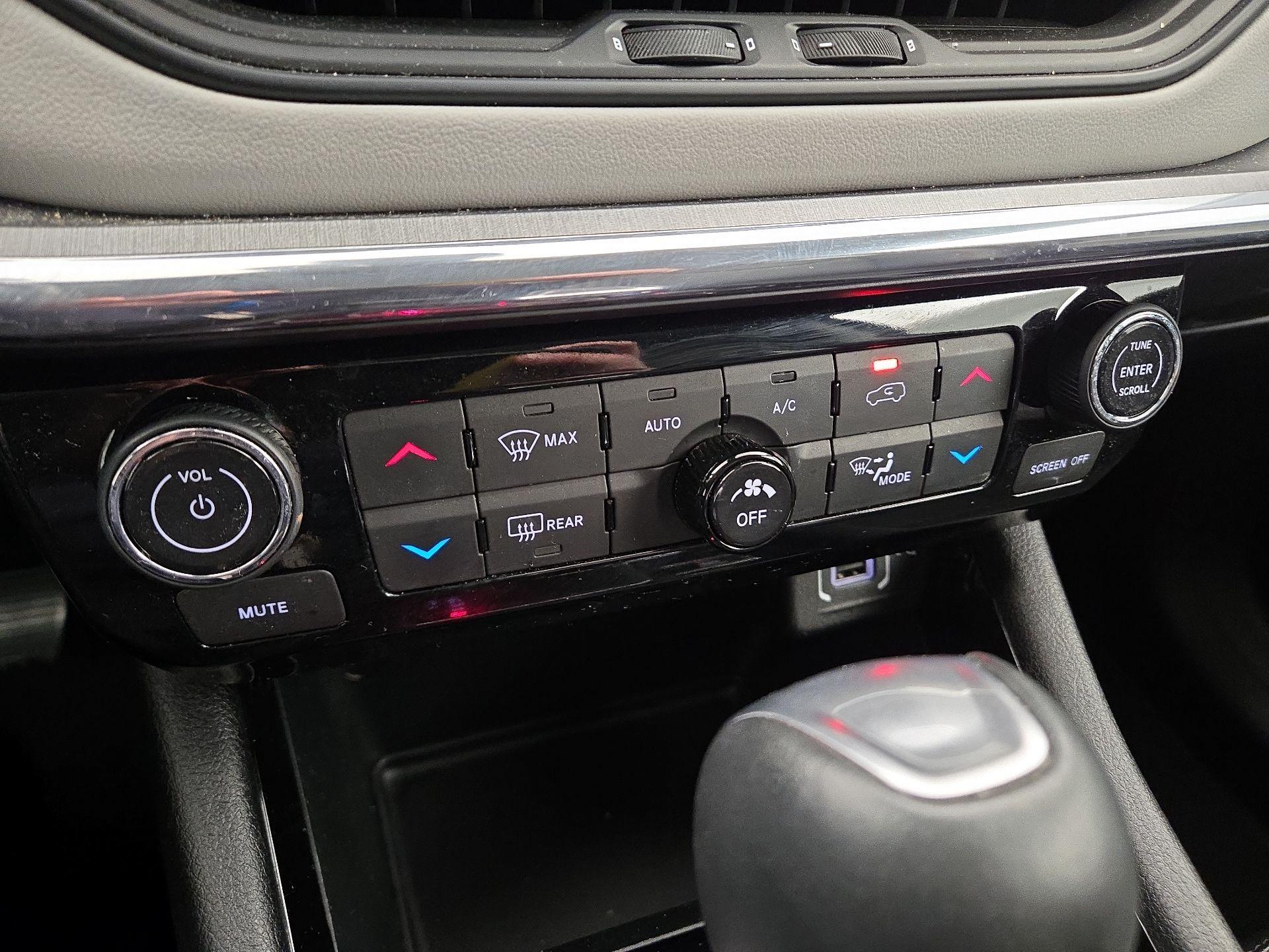 Thumbnail: 2022 Jeep Compass - 16