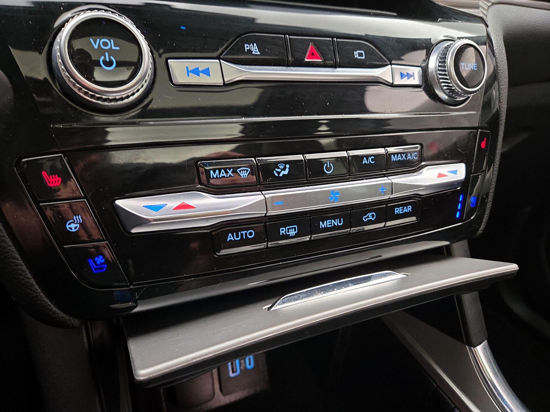 Thumbnail: 2022 Ford Explorer - 17