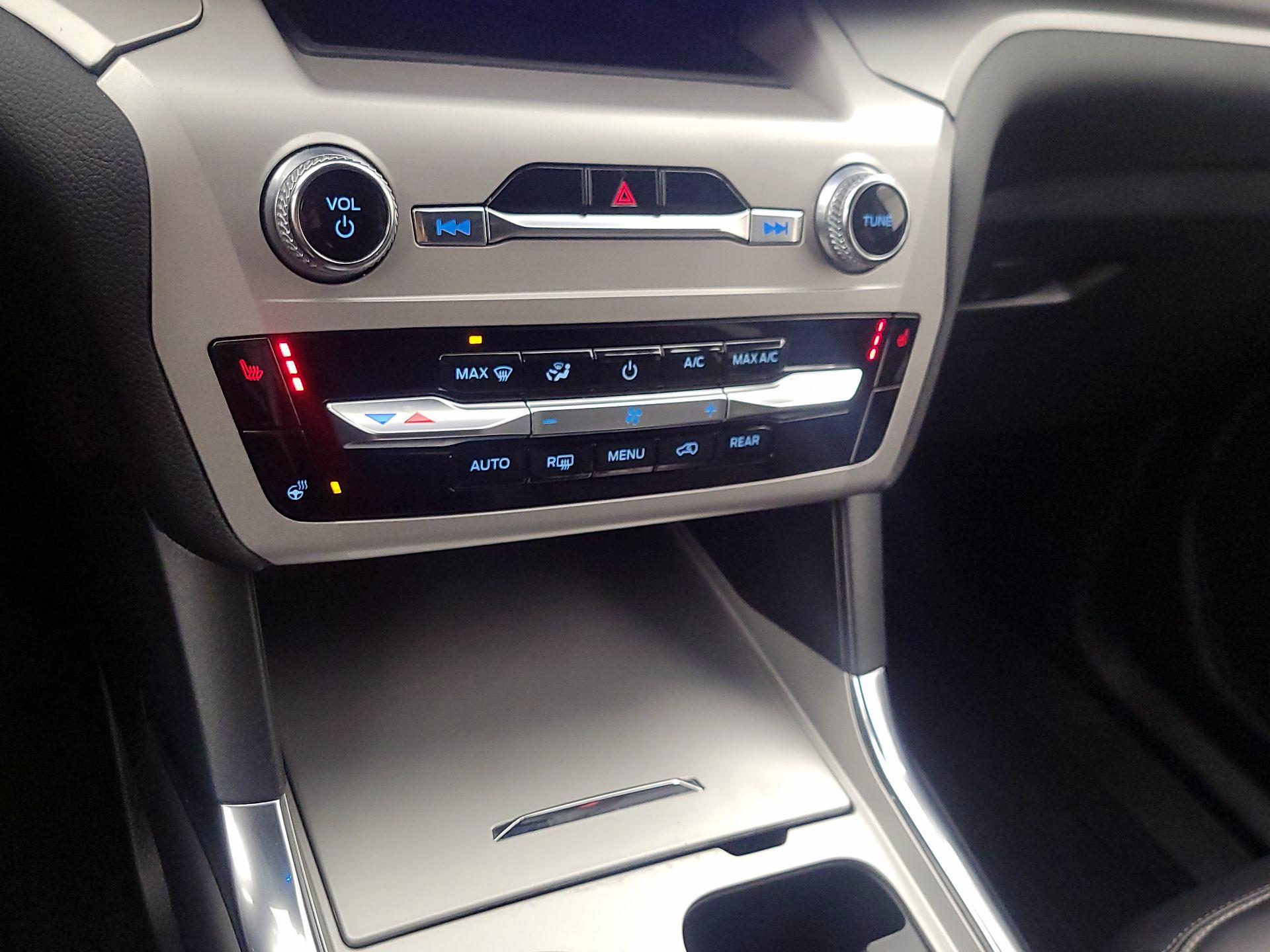 Thumbnail: 2022 Ford Explorer - 16