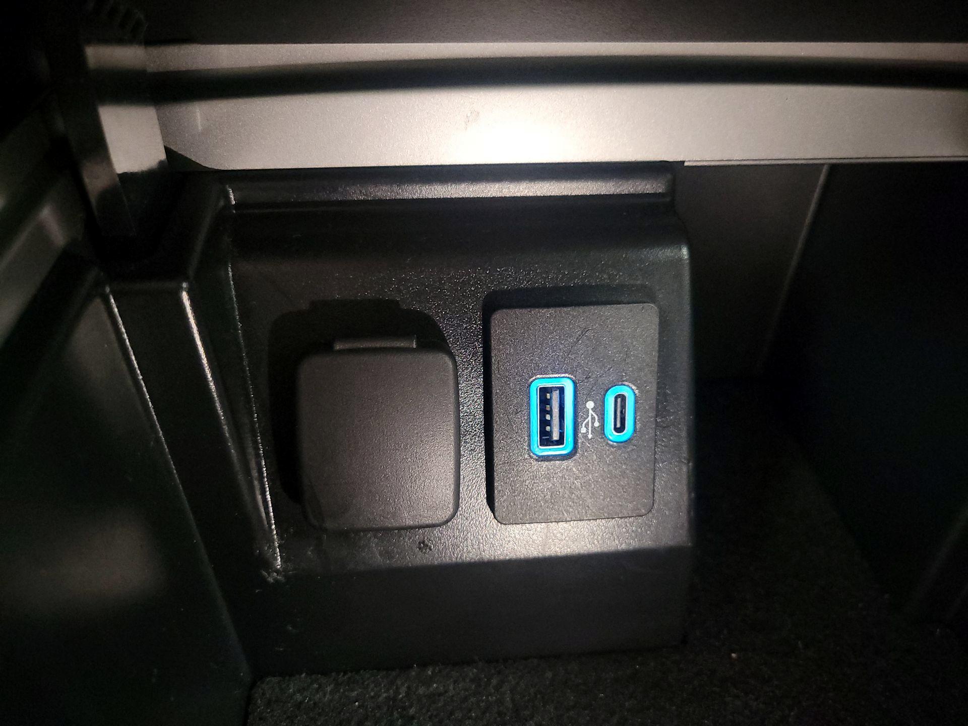 Thumbnail: 2022 Ford Explorer - 18