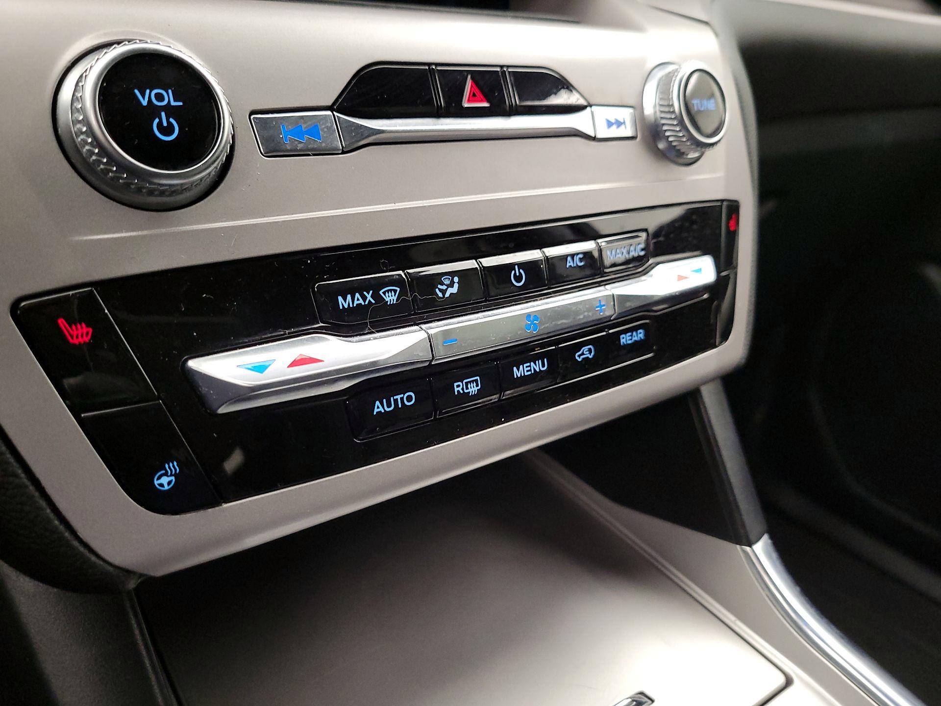 Thumbnail: 2023 Ford Explorer - 16