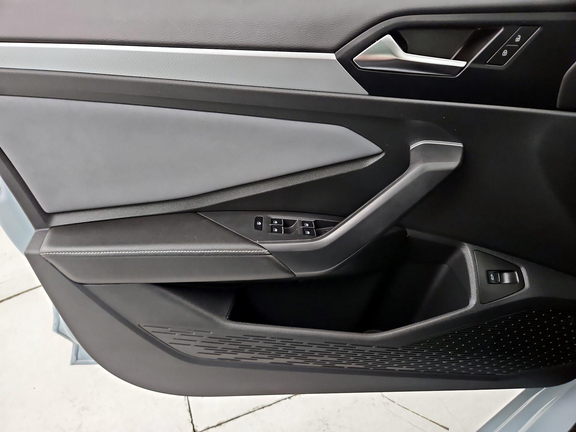 Thumbnail: 2025 Volkswagen Jetta - 12