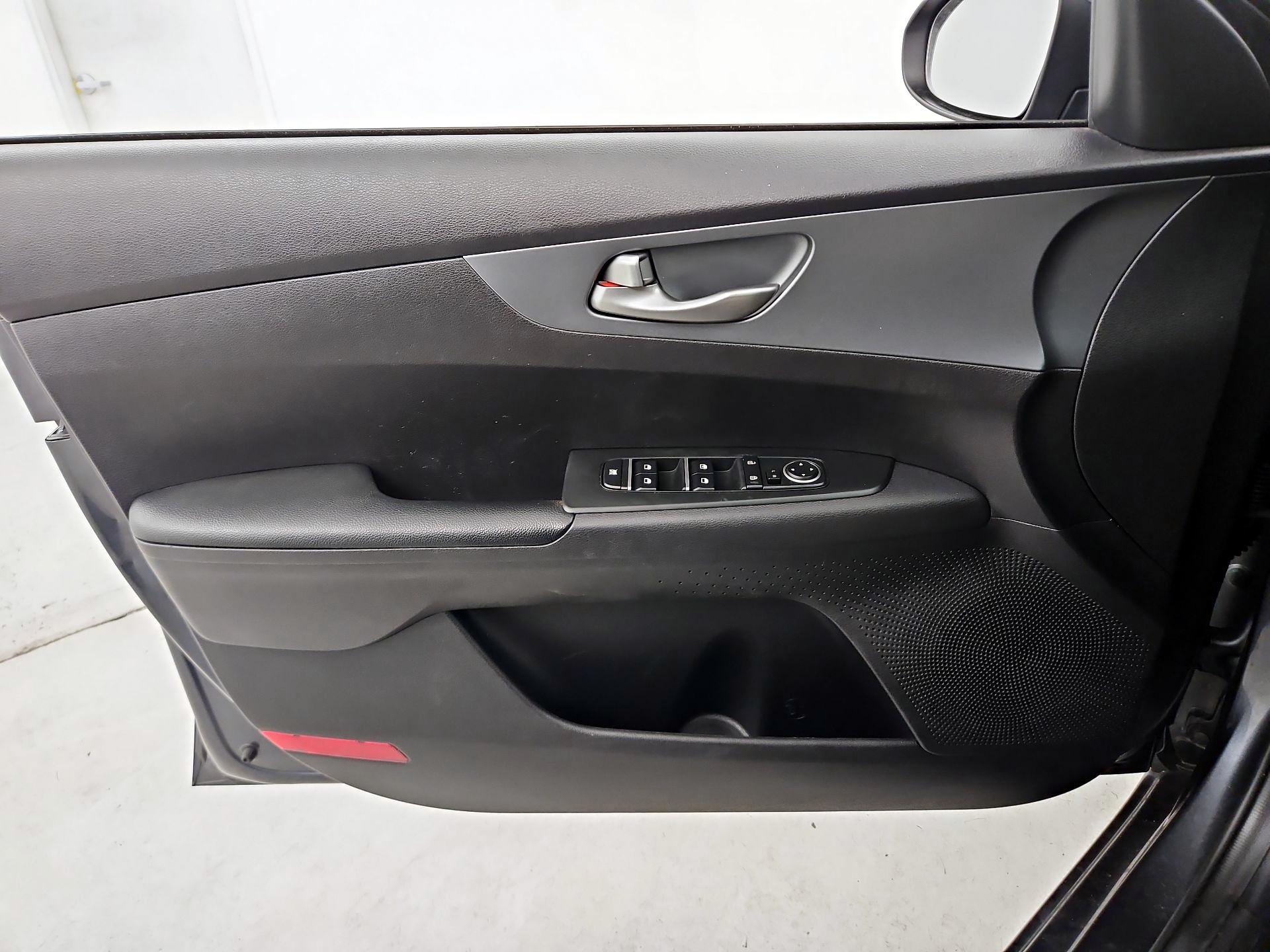 Thumbnail: 2021 Kia Forte - 12