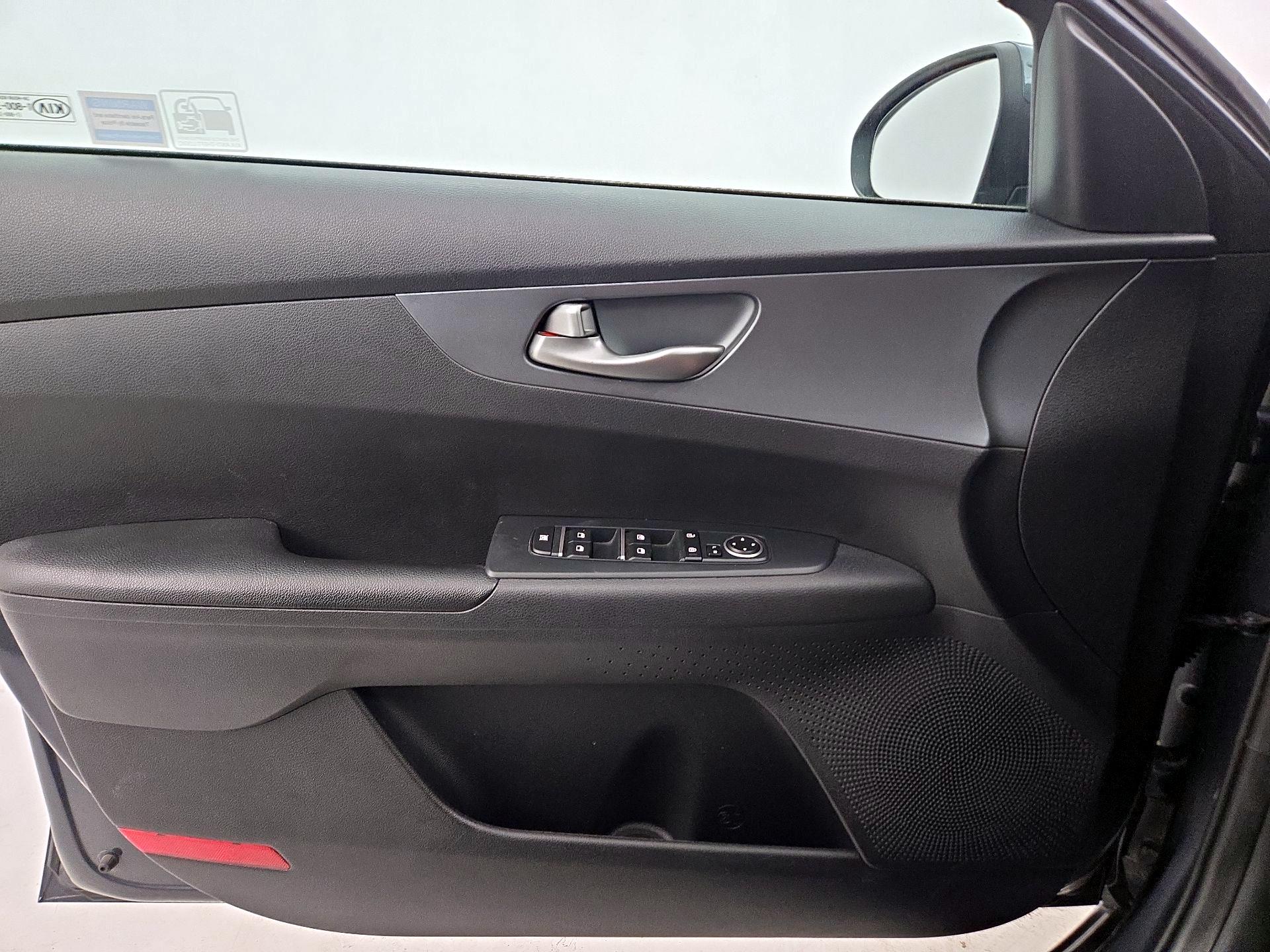 Thumbnail: 2020 Kia Forte - 12