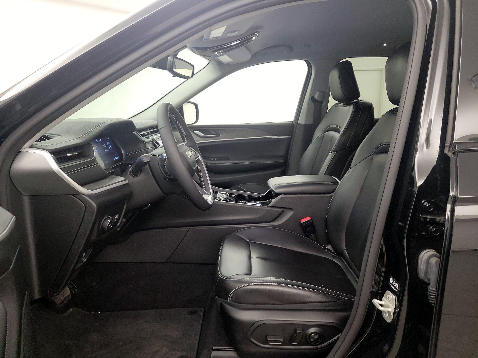 Thumbnail: 2023 Jeep Grand Cherokee - 11