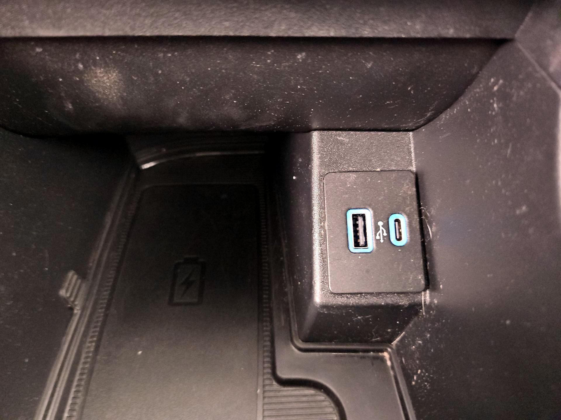 Thumbnail: 2022 Ford Edge - 18