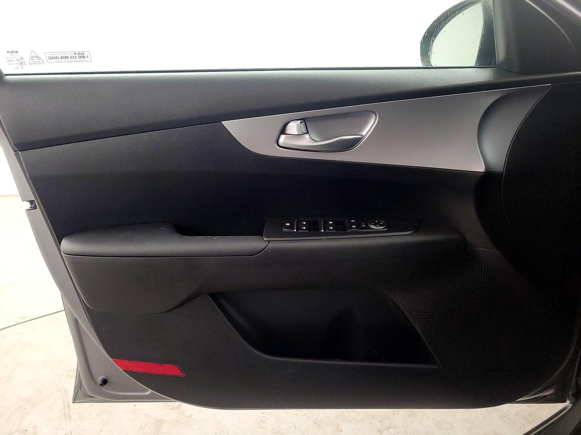 Thumbnail: 2023 Kia Forte - 12