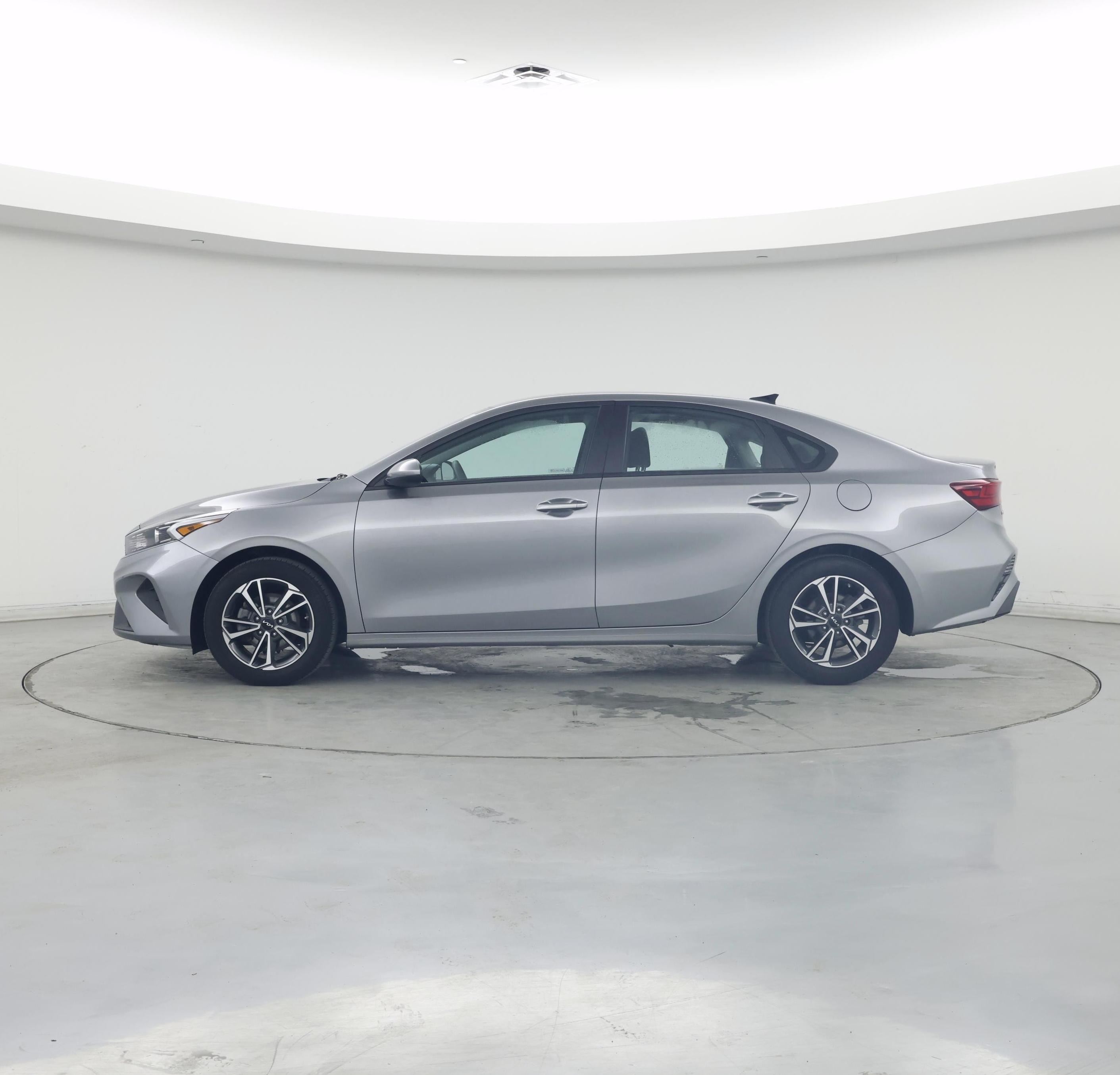 Thumbnail: 2023 Kia Forte - 3