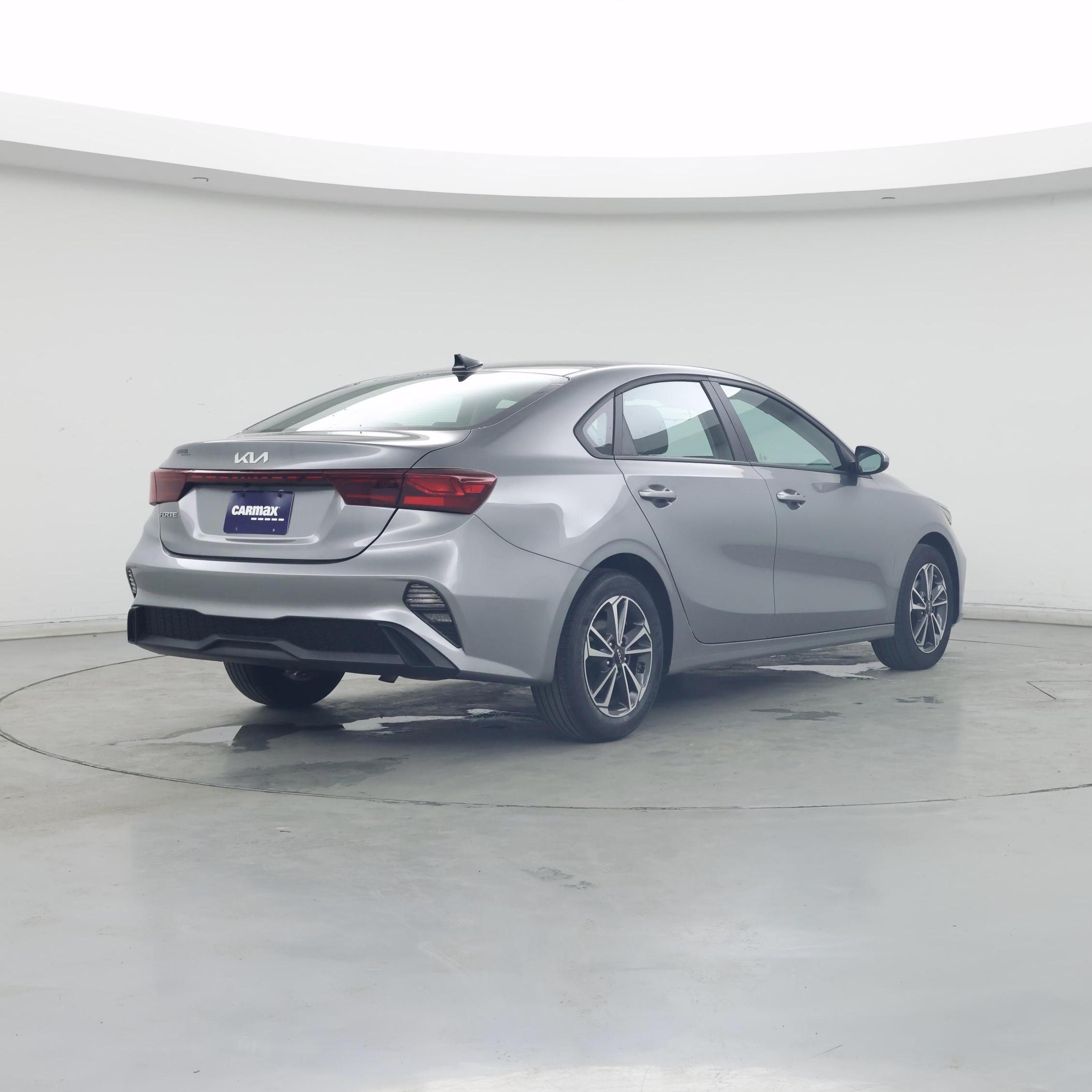 Thumbnail: 2023 Kia Forte - 8