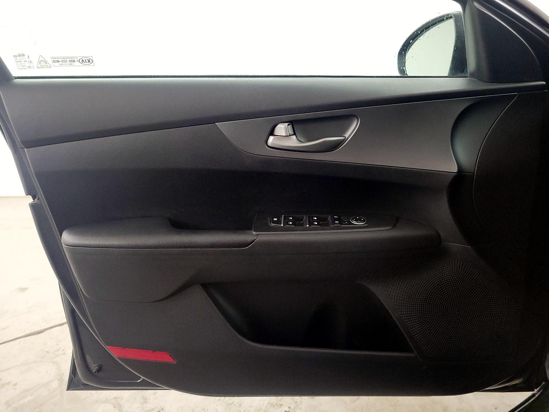 Thumbnail: 2021 Kia Forte - 12