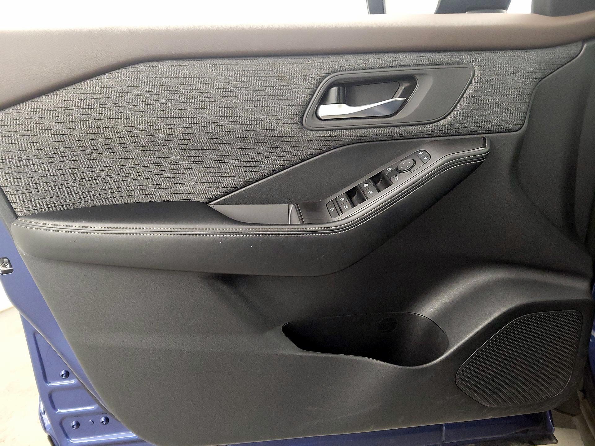 Thumbnail: 2023 Nissan Rogue - 12