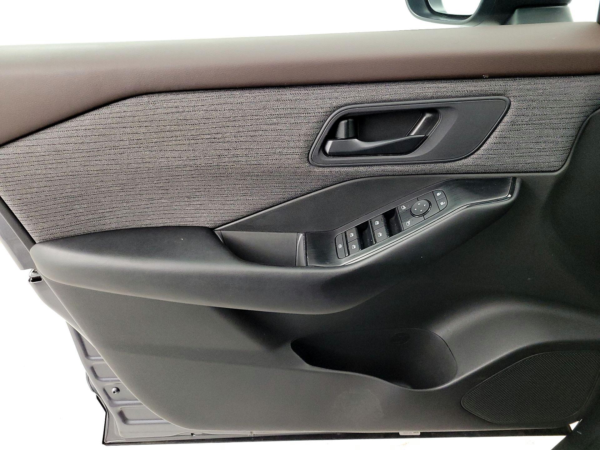 Thumbnail: 2023 Nissan Rogue - 12