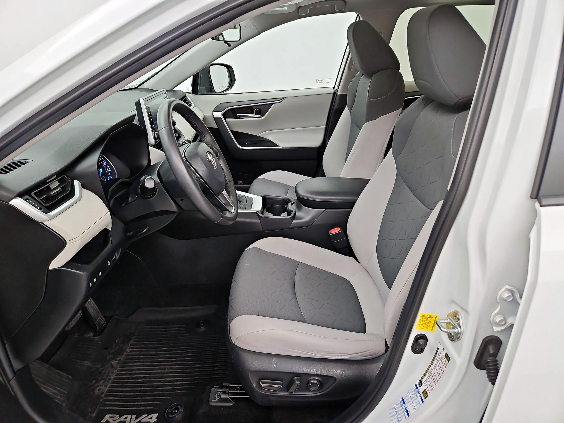 Thumbnail: 2020 Toyota RAV4 - 11