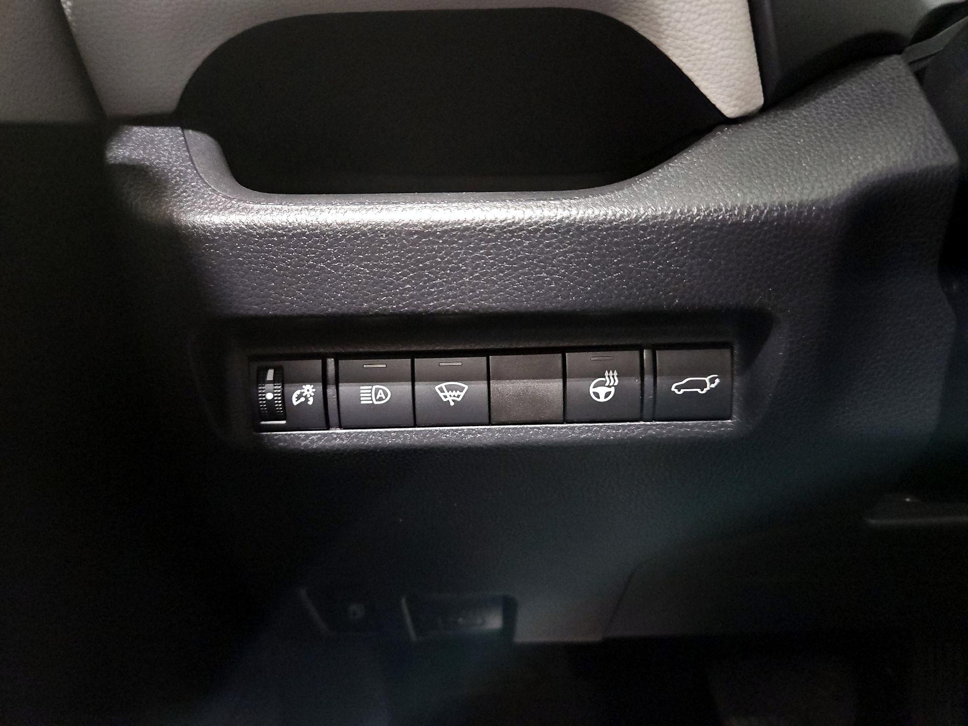 Thumbnail: 2020 Toyota RAV4 - 13