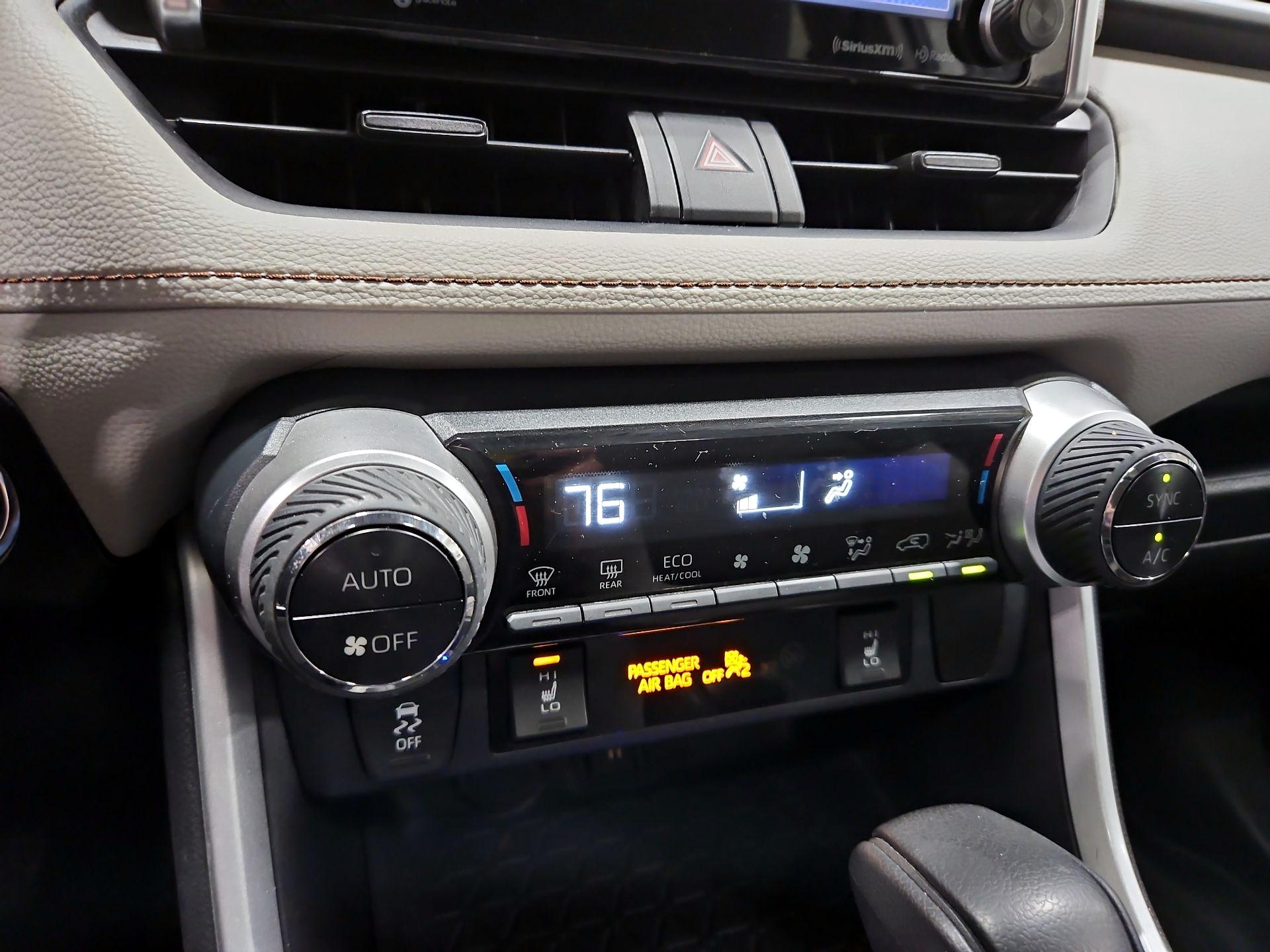 Thumbnail: 2020 Toyota RAV4 - 17