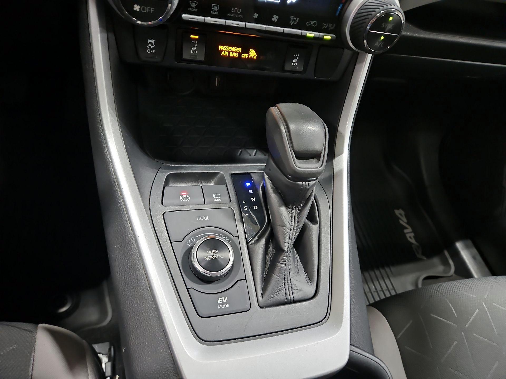 Thumbnail: 2020 Toyota RAV4 - 18